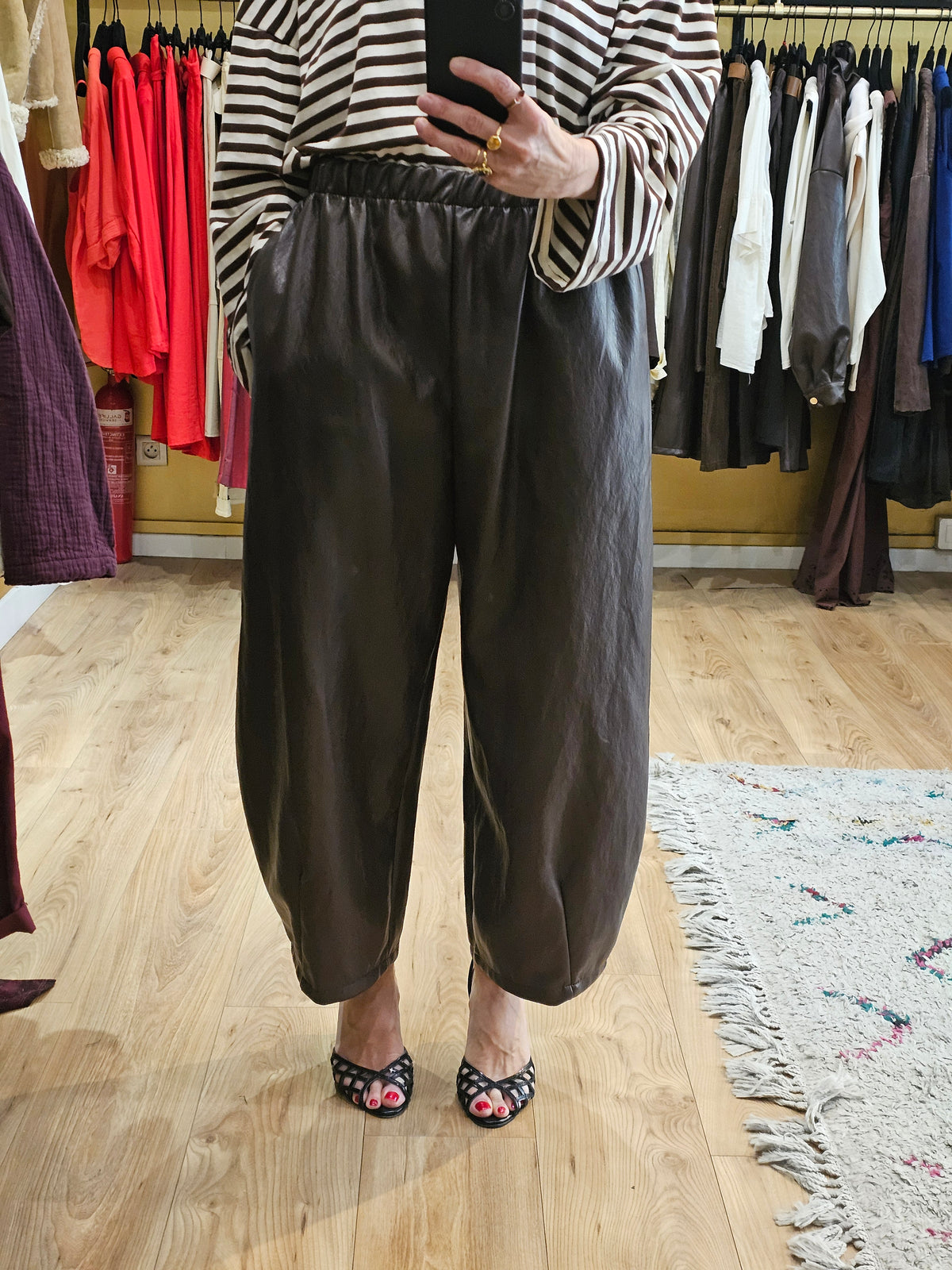 Pantalon barrel simili marron johanna paris