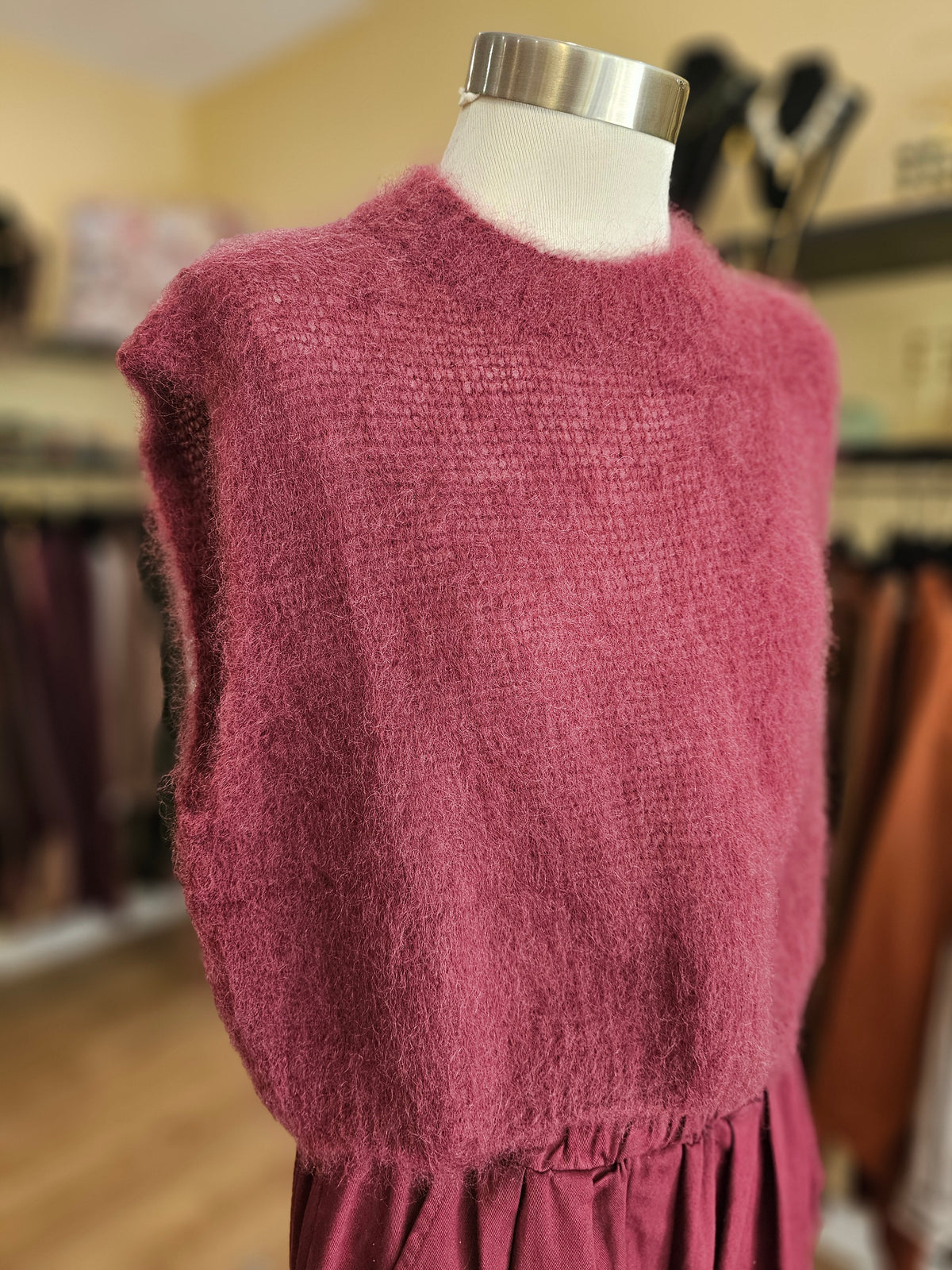 Pull debardeur en mohair prune