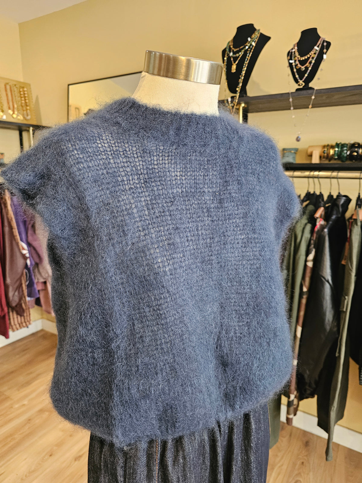 Pull debardeur marine en mohair