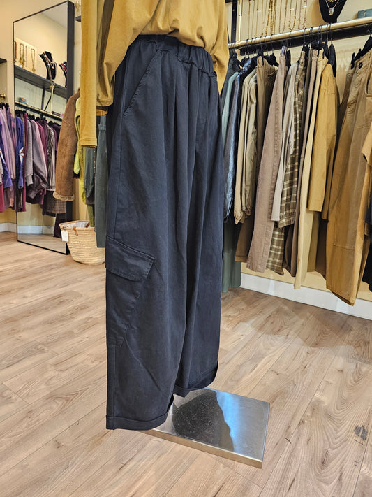 Pantalon magique 2 cargo noir Johanna Paris