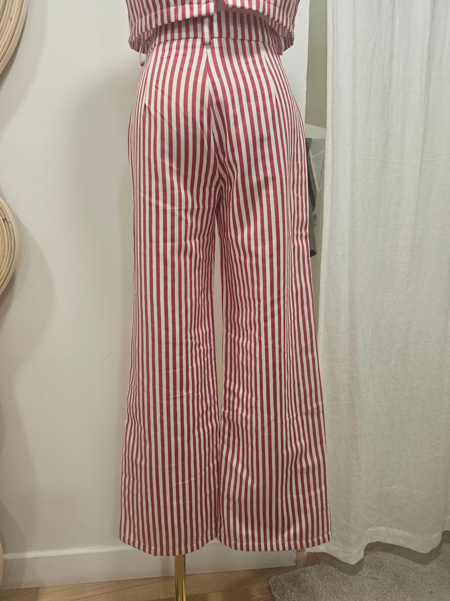 Pantalon rouge rayé