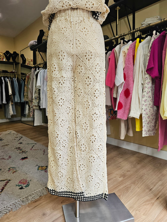 Pantalon macramé ecru et noir