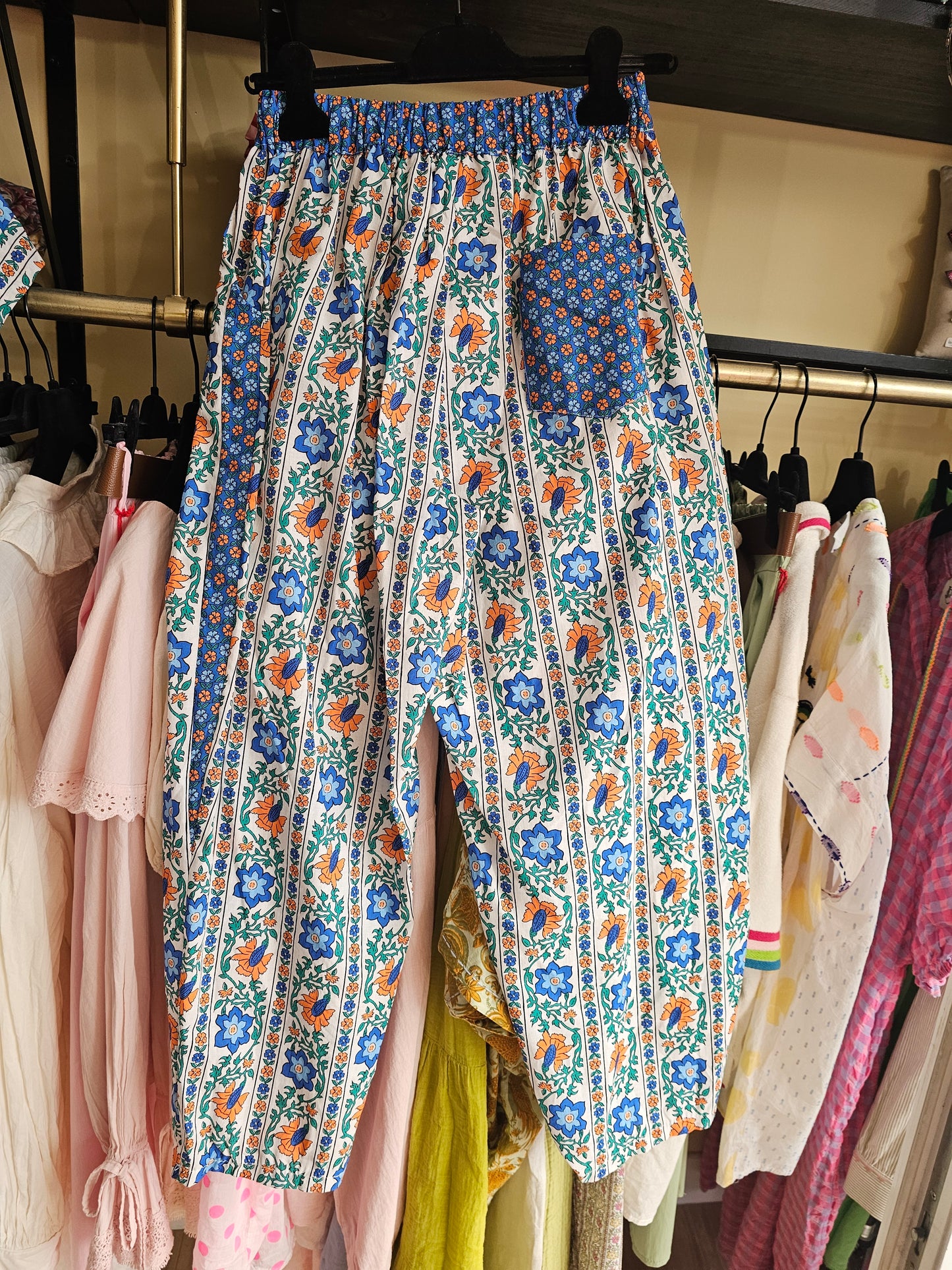Pantalon bleu fleuri Johanna Paris
