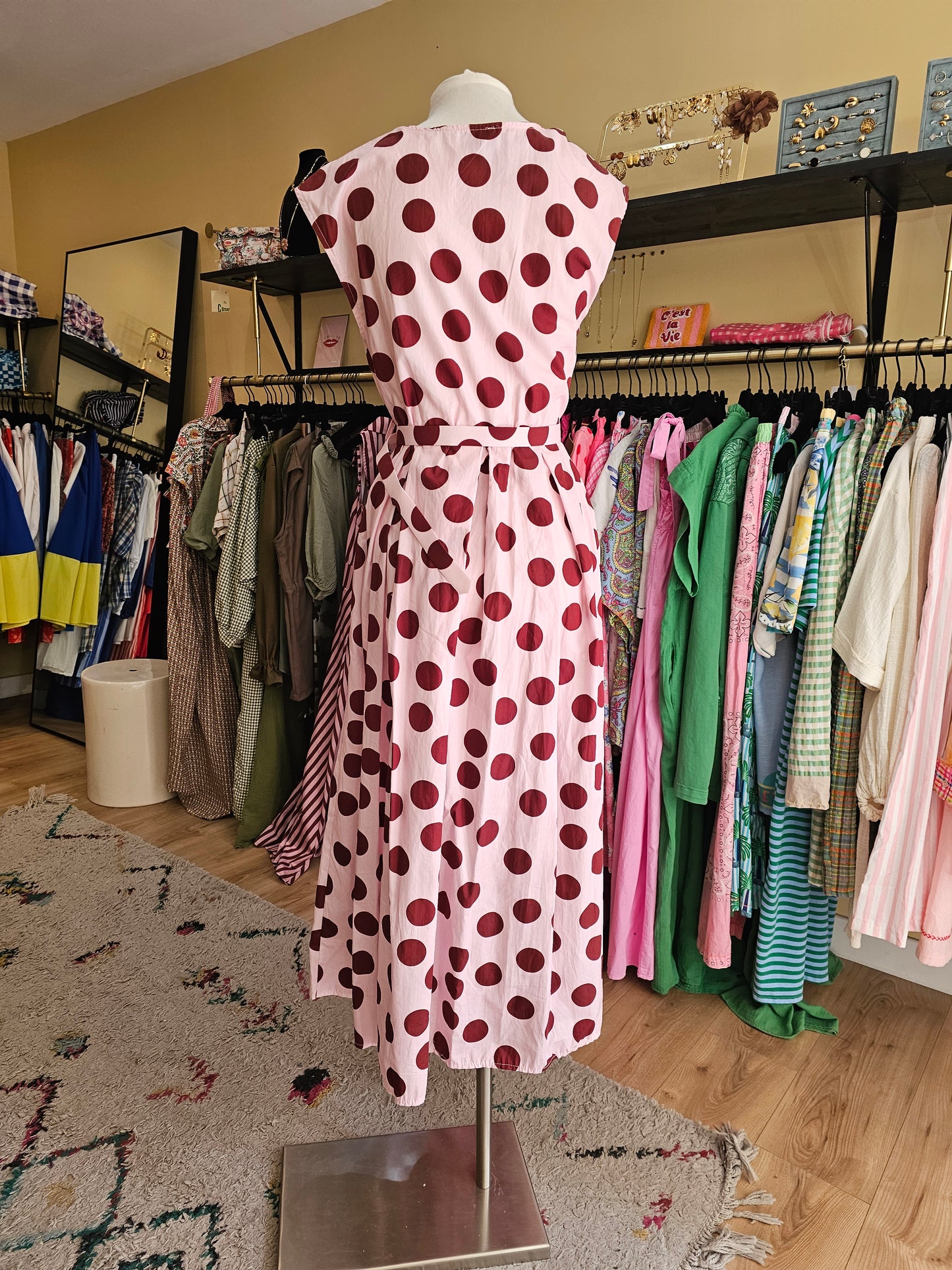 Robe bordeaux et rose à pois