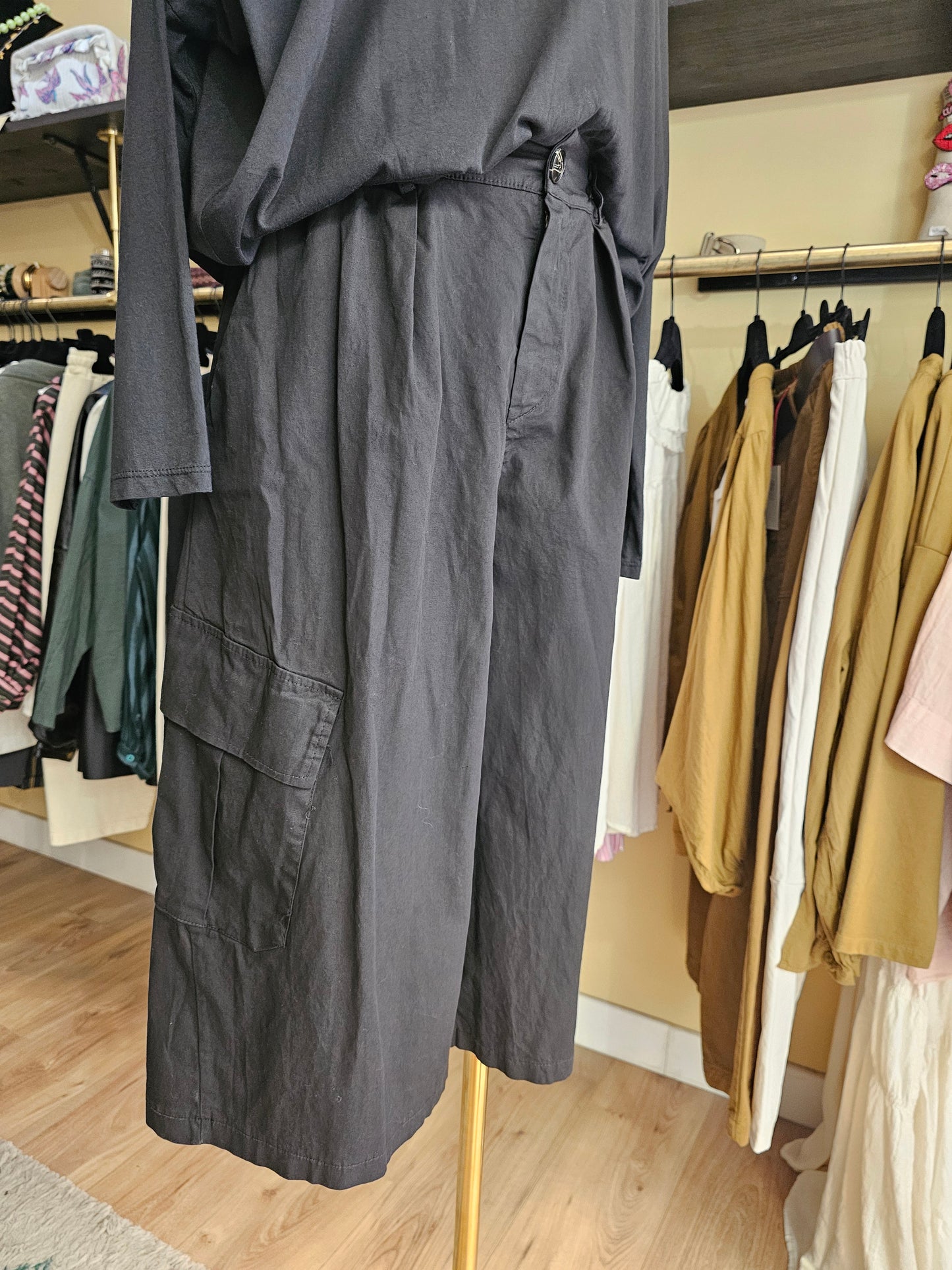 Pantalon cargo court noir johanna paris