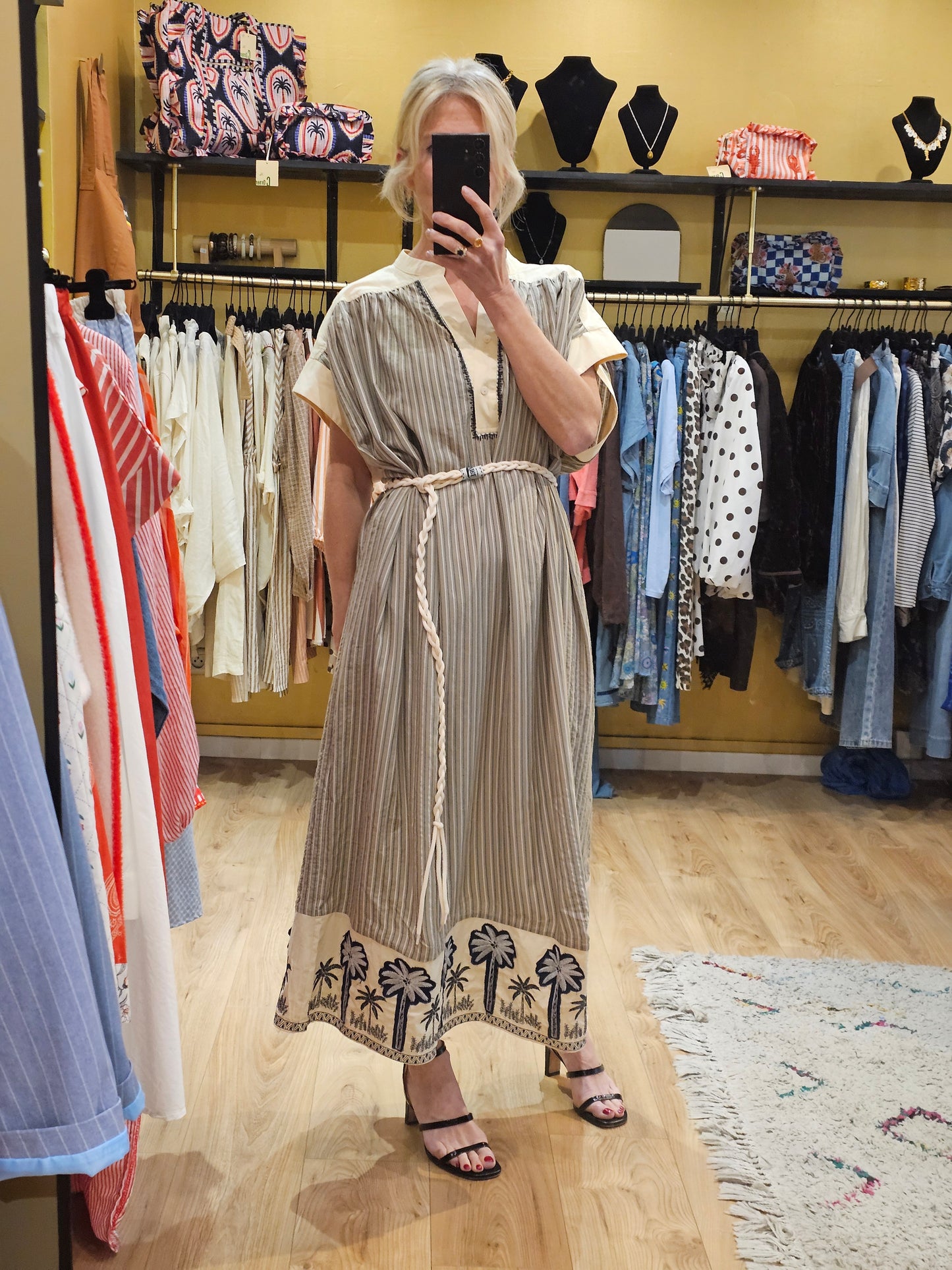 Robe brodée palmiers