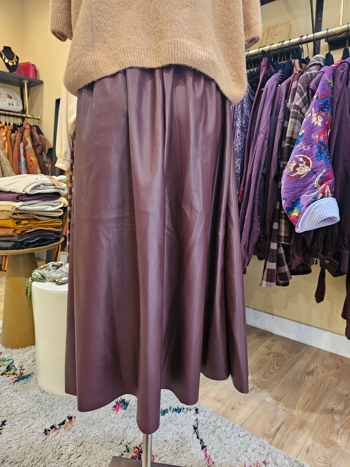 Jupe midi en simili bordeaux Johanna Paris