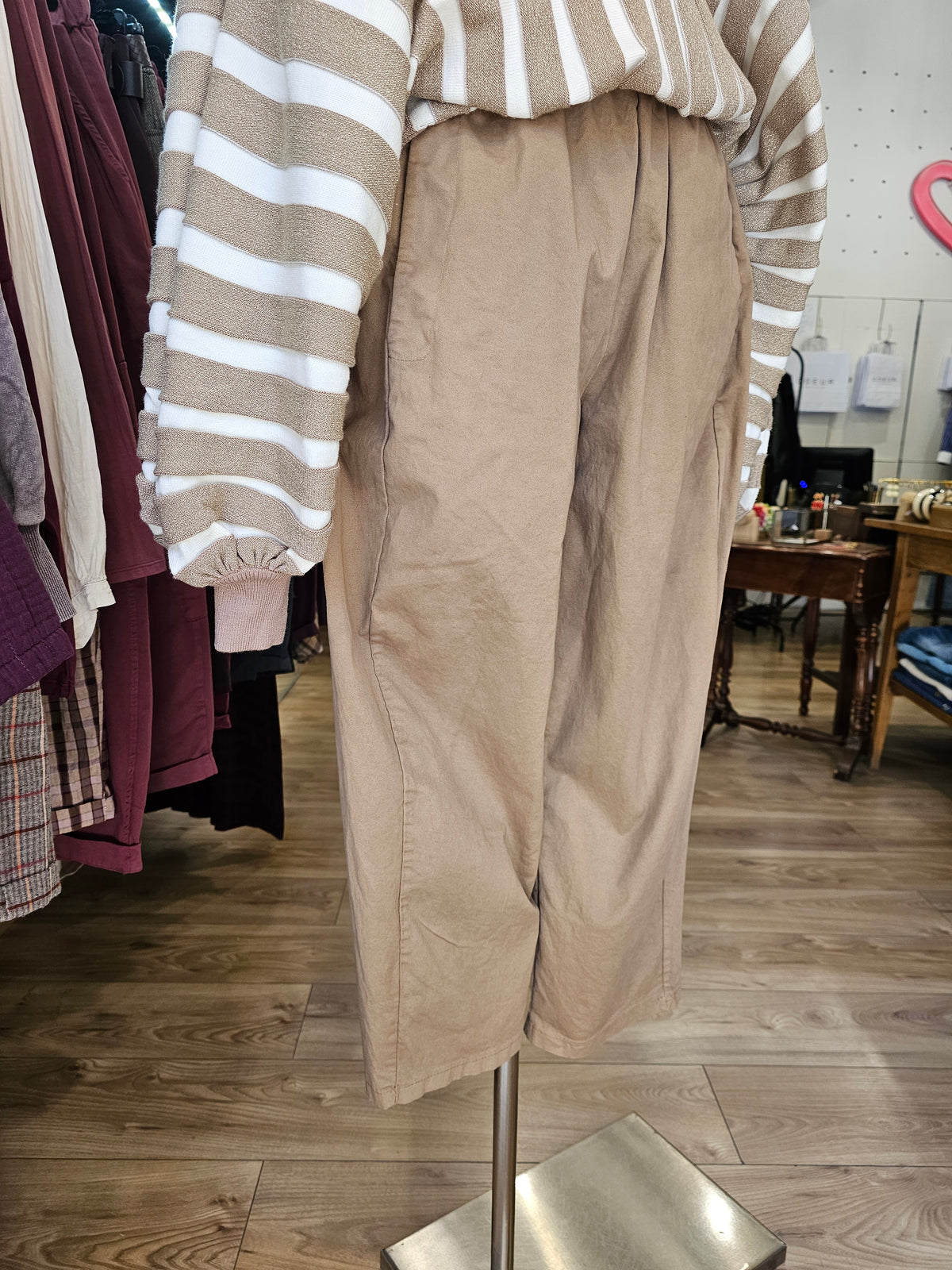 Pantalon magique camel Johanna Paris