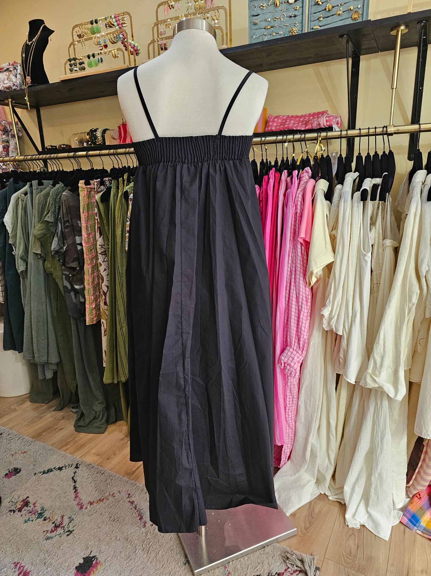 Robe noire à bretelles Johanna Paris