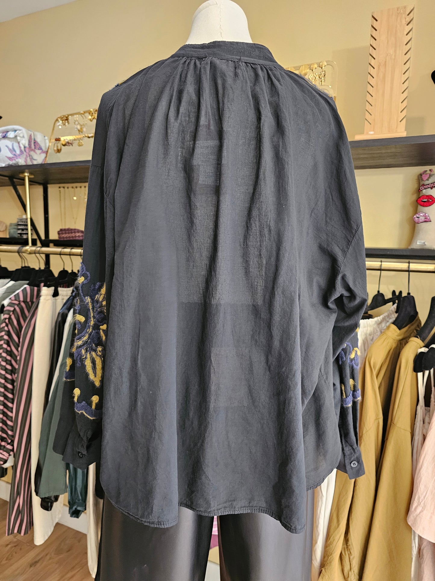 Chemise en coton brodée
