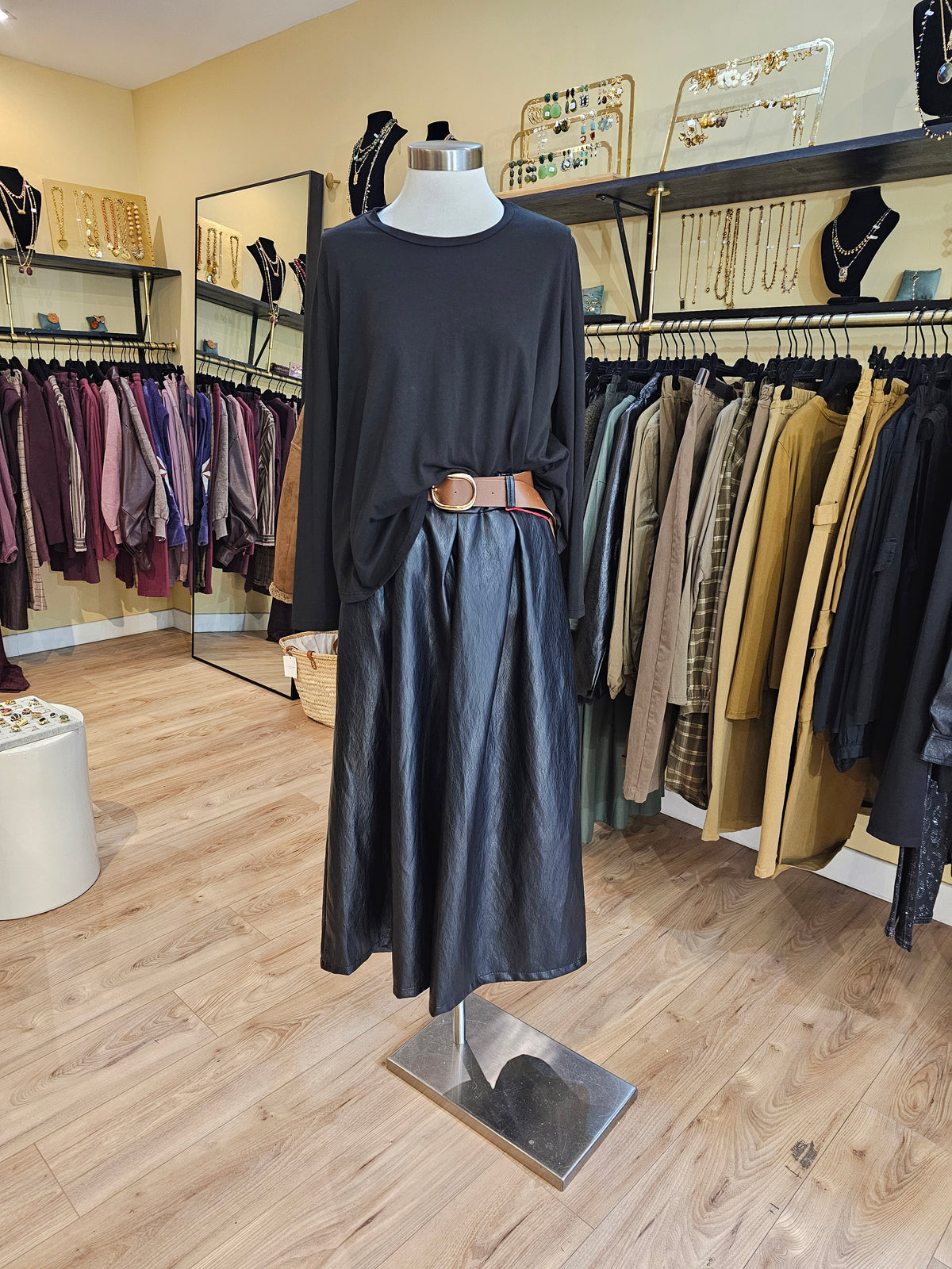 Pantalon jupe culotte simili.noire Johanna Paris