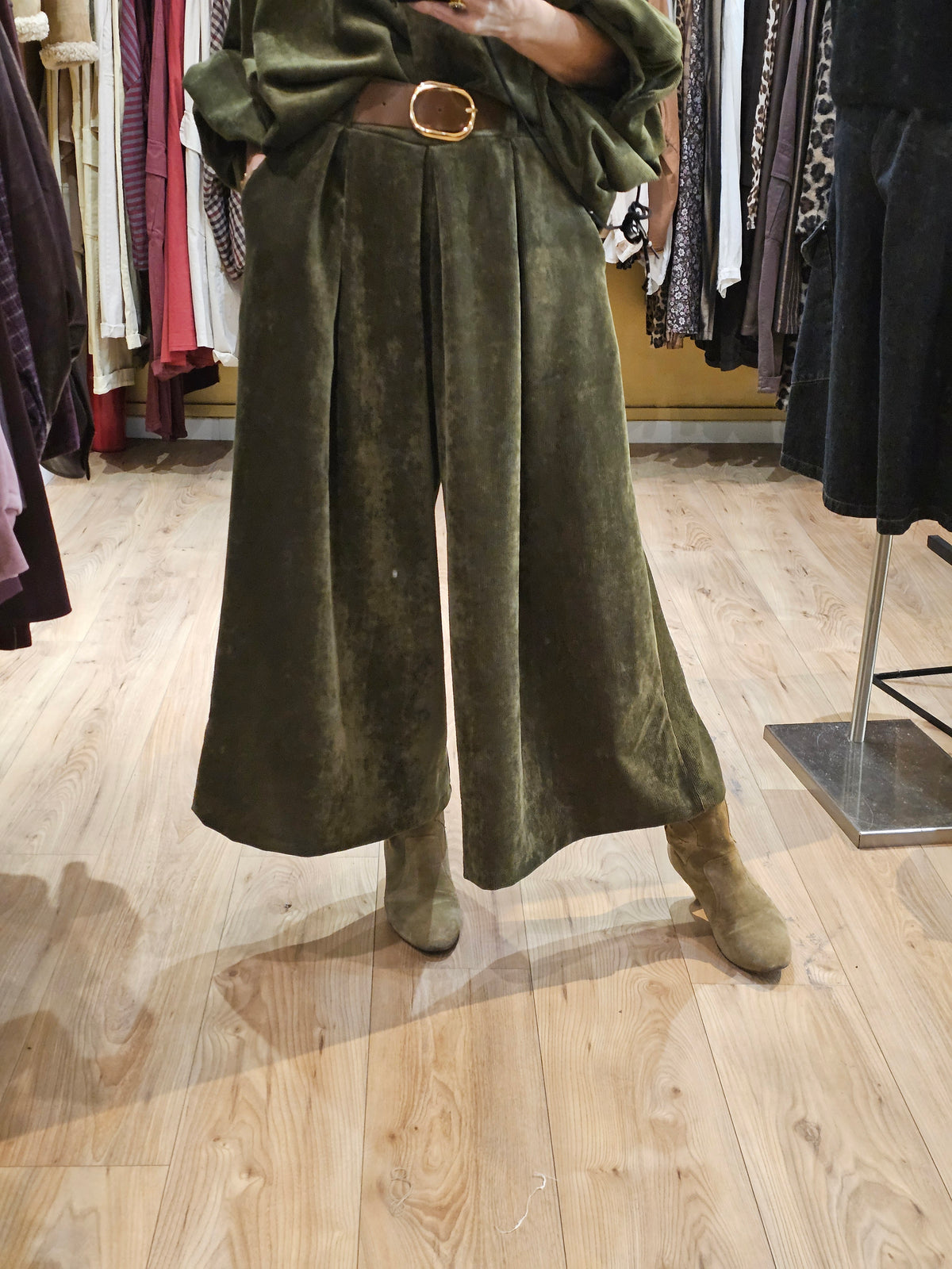 Pantalon jupe culotte en velours kaki Johanna Paris