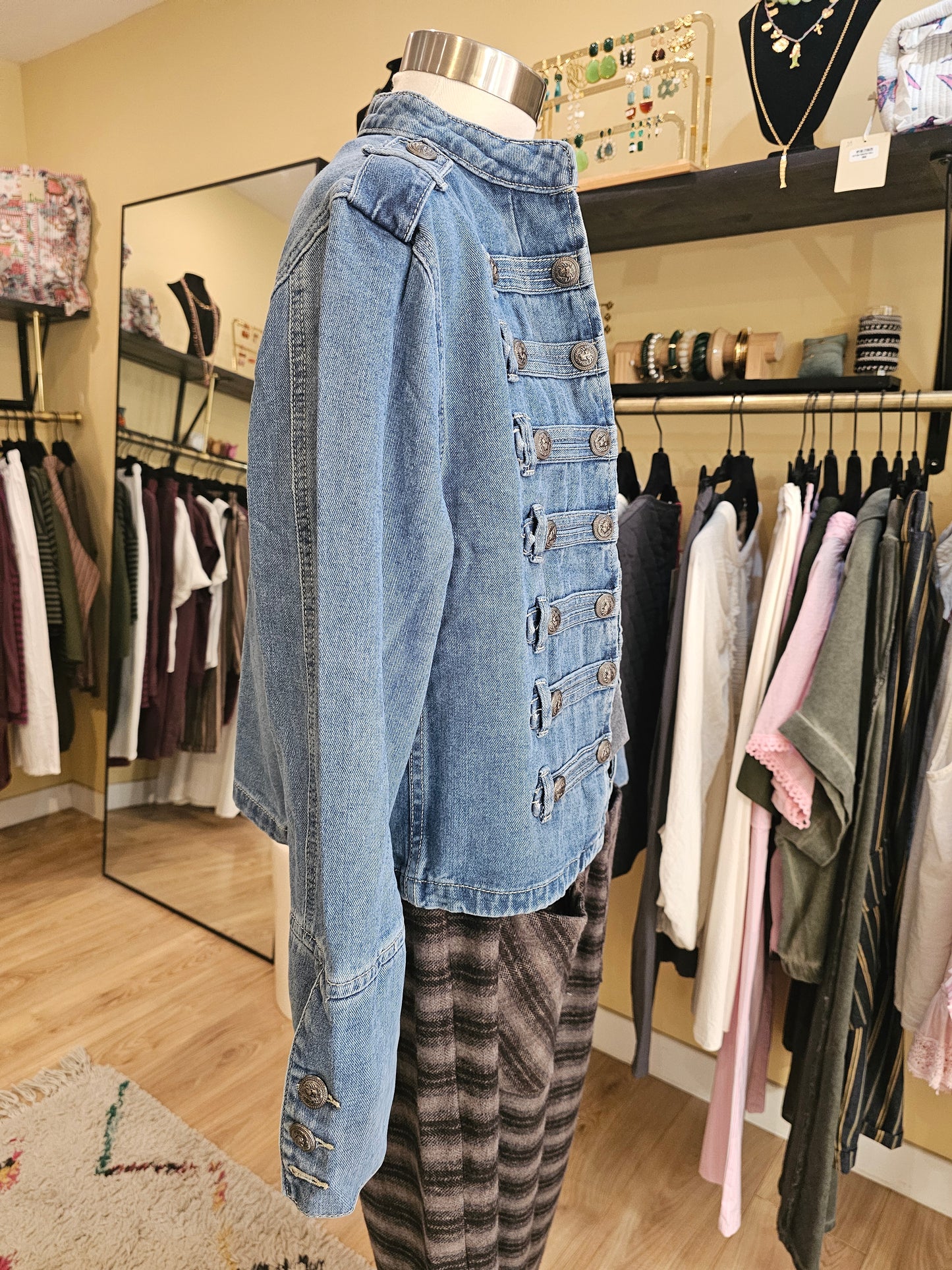 Veste jean et brandebourgs