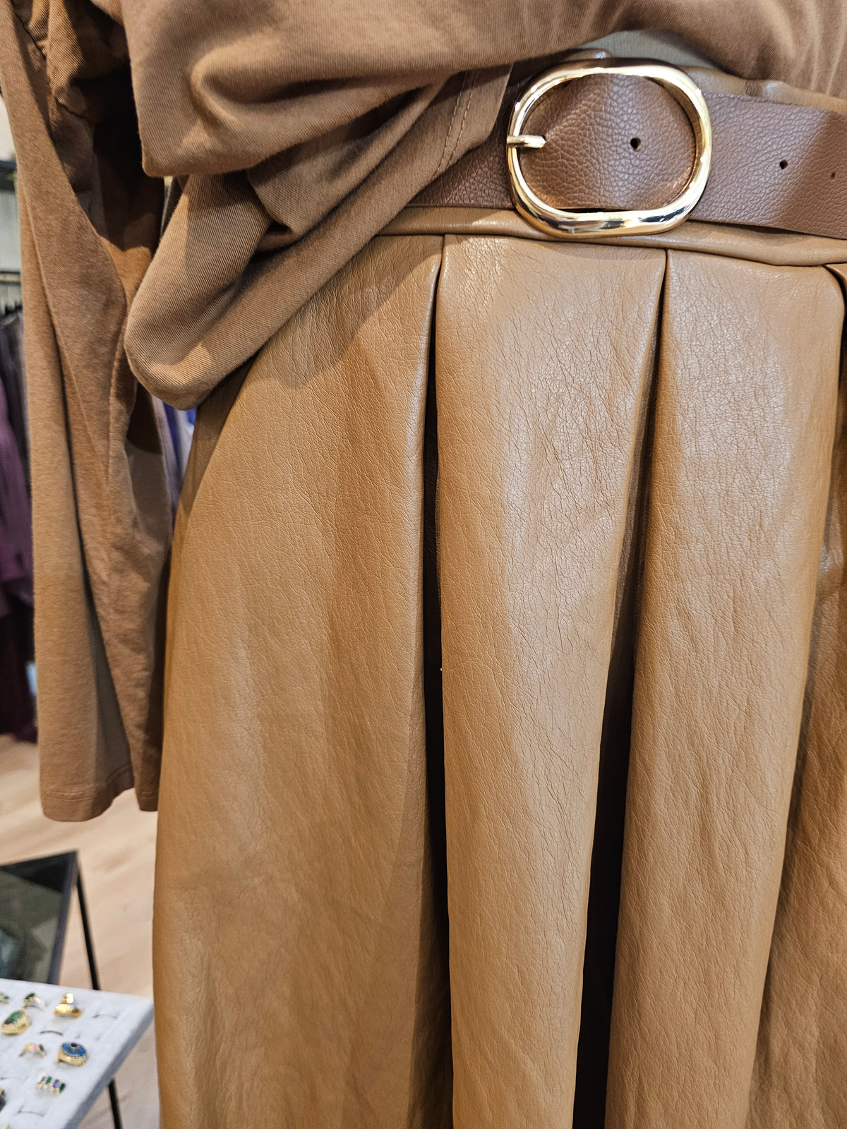 Jupe en simili cuir camel Johanna Paris