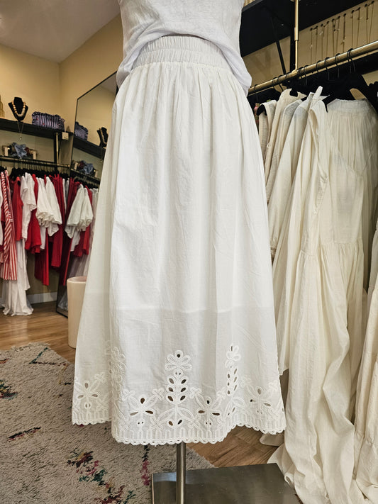 Jupe blanche en broderie anglaise