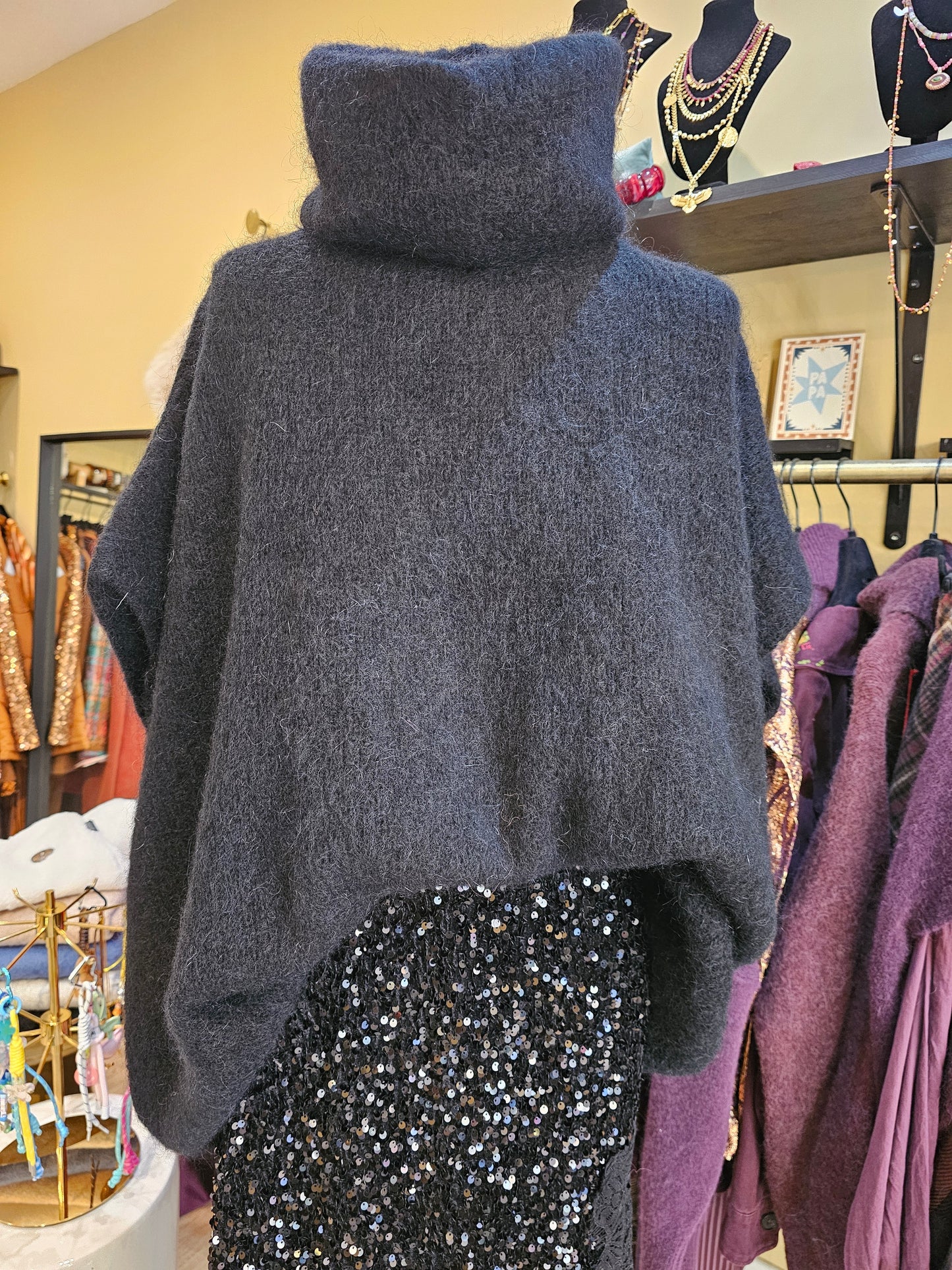 Pull poncho noir Johanna Paris