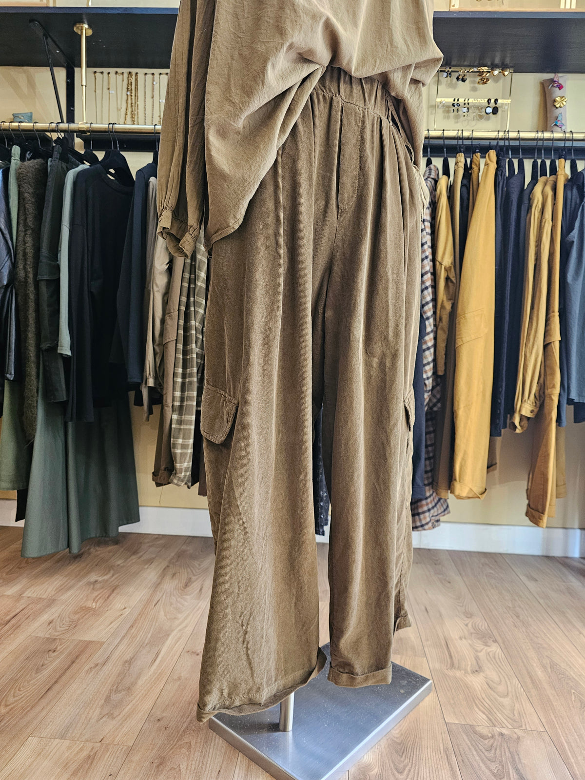 Pantalon cargo en velours milleraies Johanna Paris