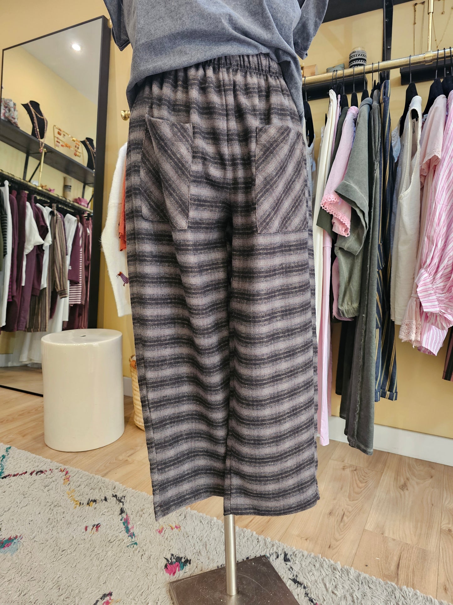 Pantalon gris à carreaux