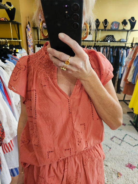 Top corail en broderie anglaise Johanna Paris