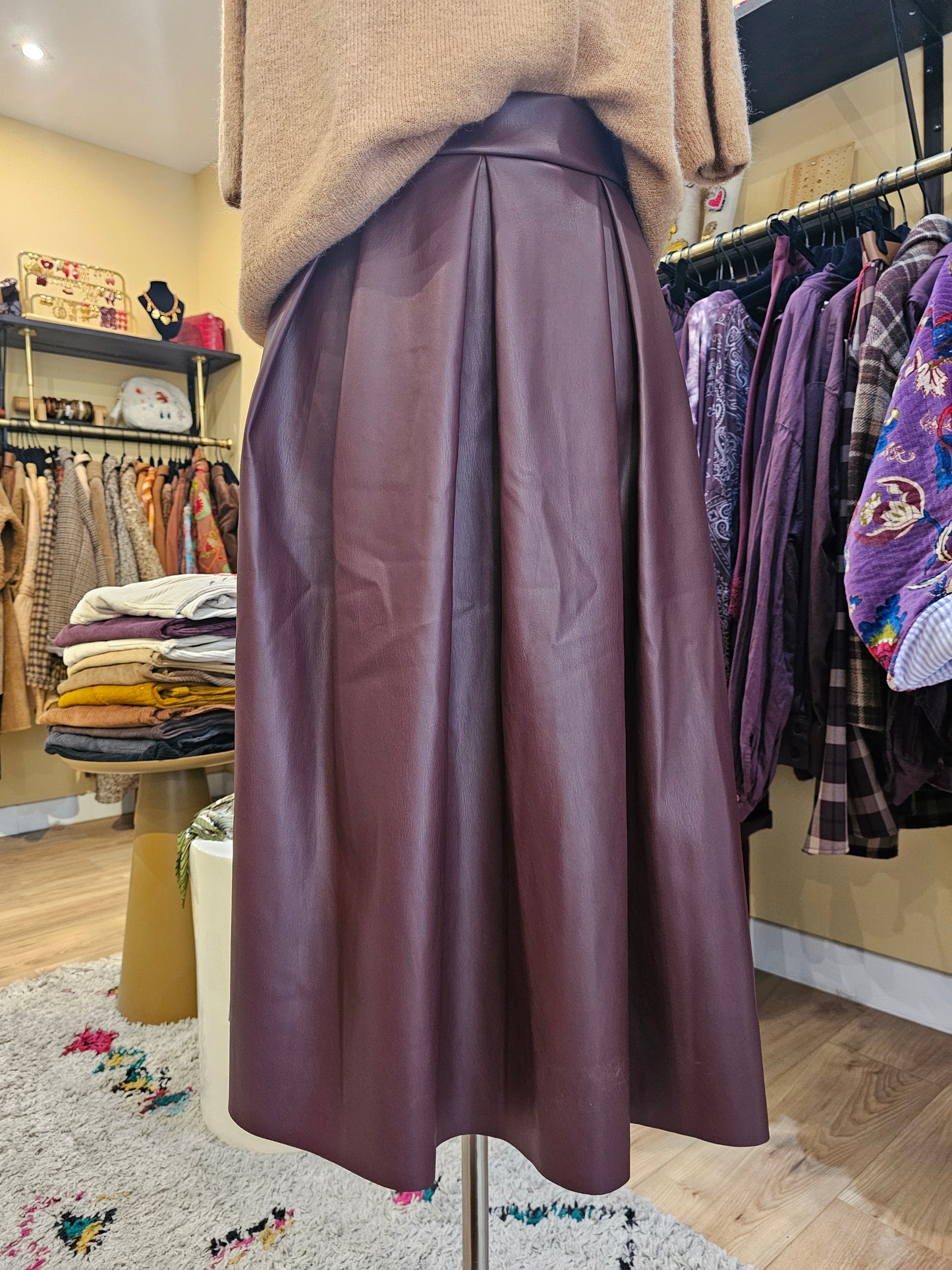 Jupe midi en simili bordeaux Johanna Paris