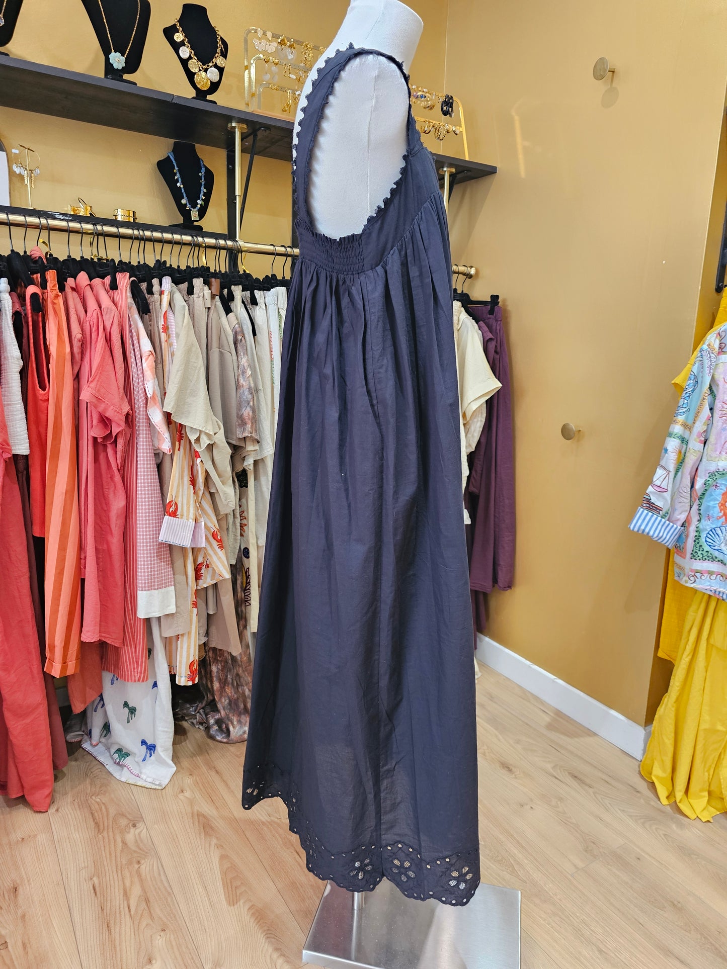 Robe à bretelles noires