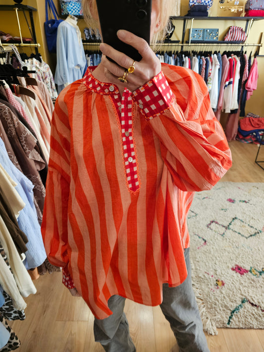 Blouse rayée rouge et corail