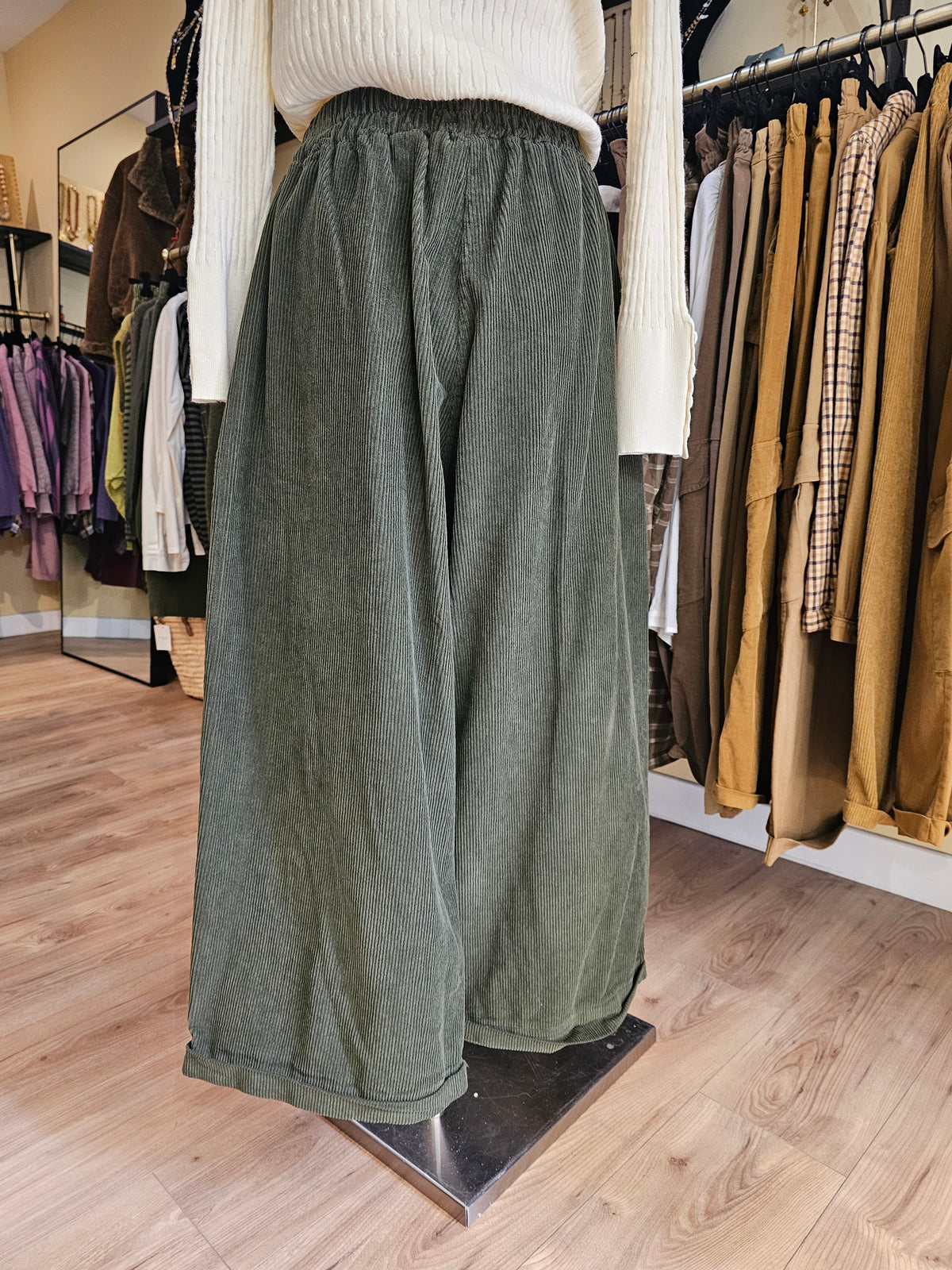 Pantalon magique 2 en velours cotelé kaki Johanna Paris