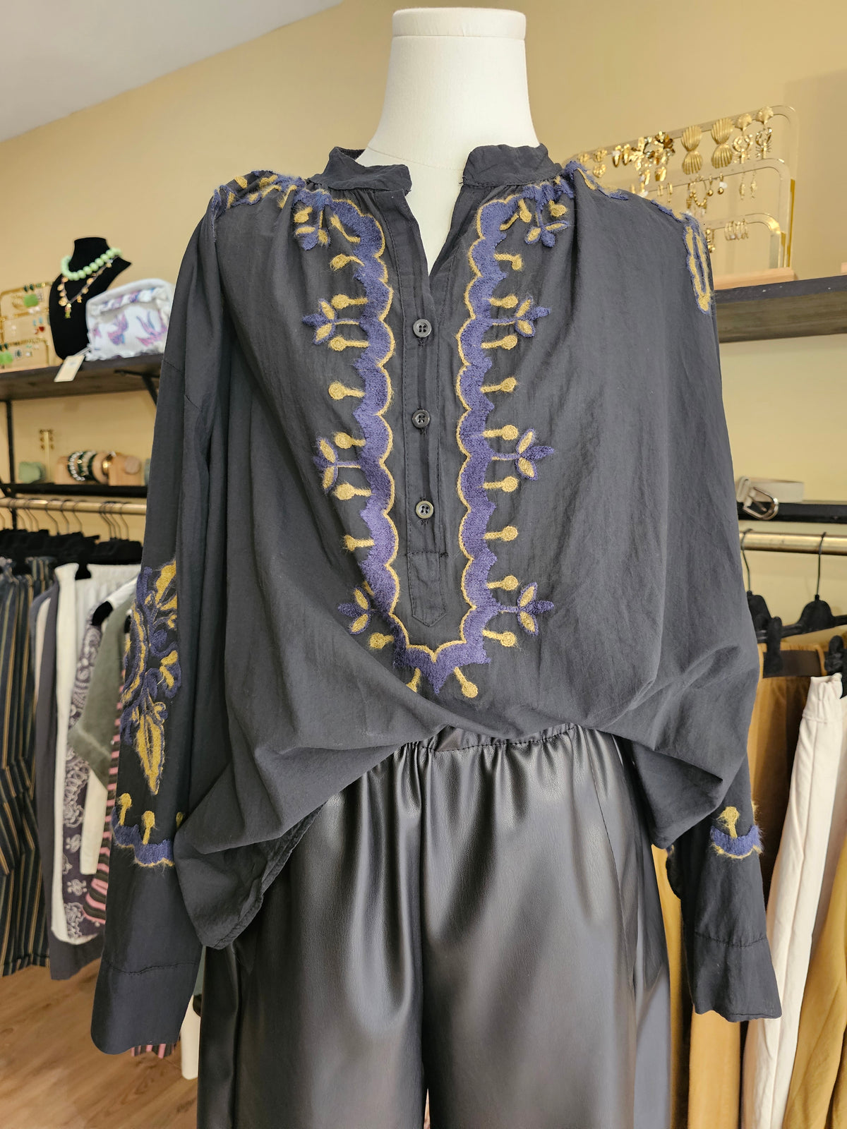 Chemise en coton brodée