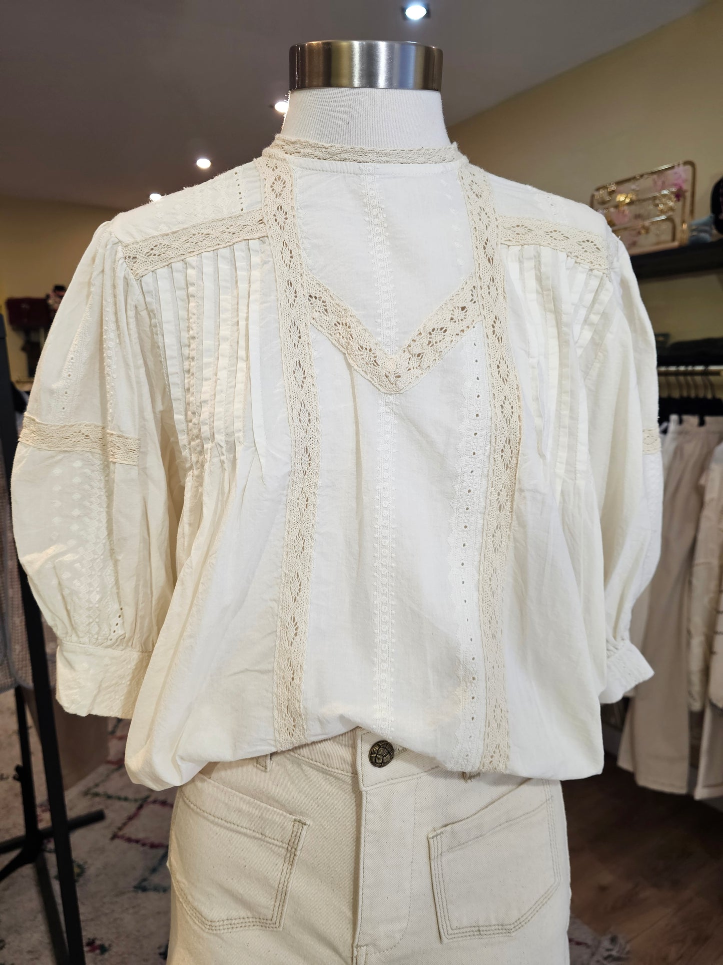 Top ecrue dentelle Johanna Paris