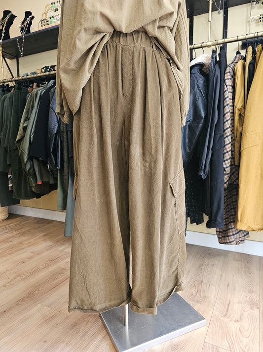Pantalon cargo en velours milleraies Johanna Paris