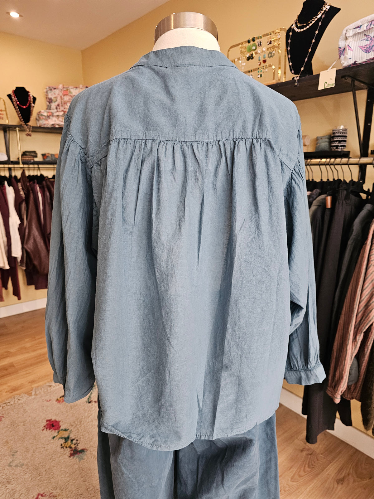 Chemise en coton bleu canard