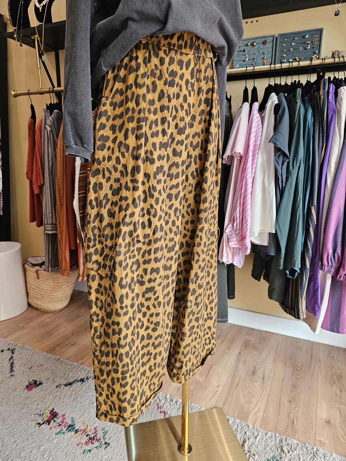 Pantalon magic 2 cargo leopard camel johanna paris