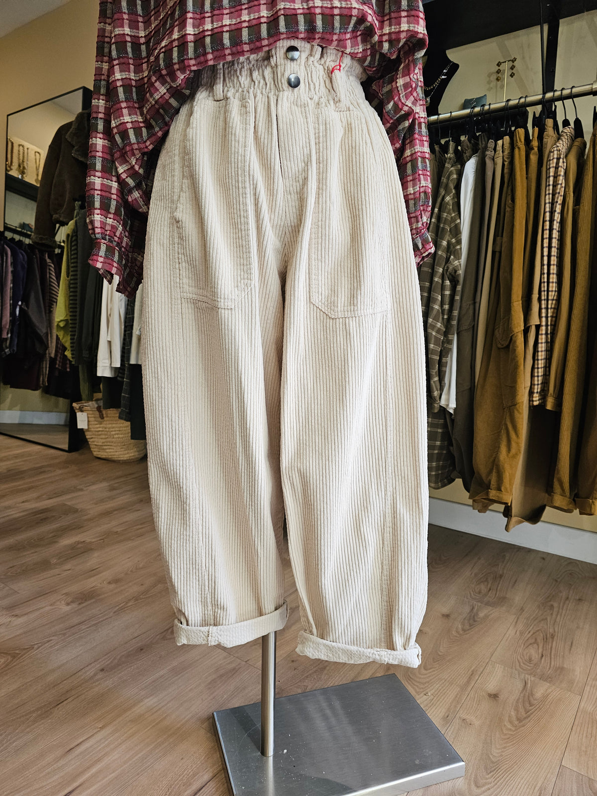 Pantalon po barrel en velours ecru Johanna Paris