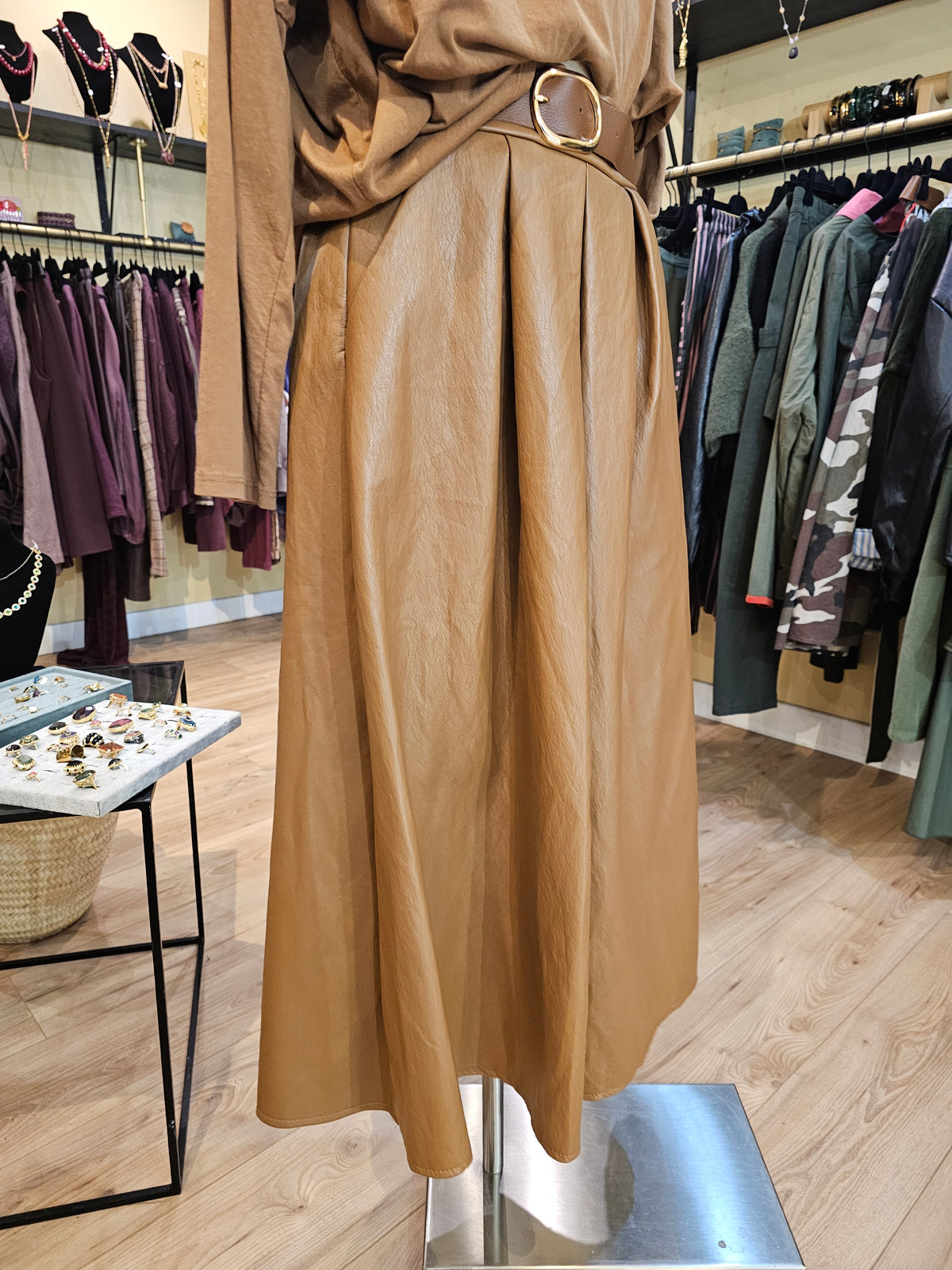 Jupe en simili cuir camel Johanna Paris