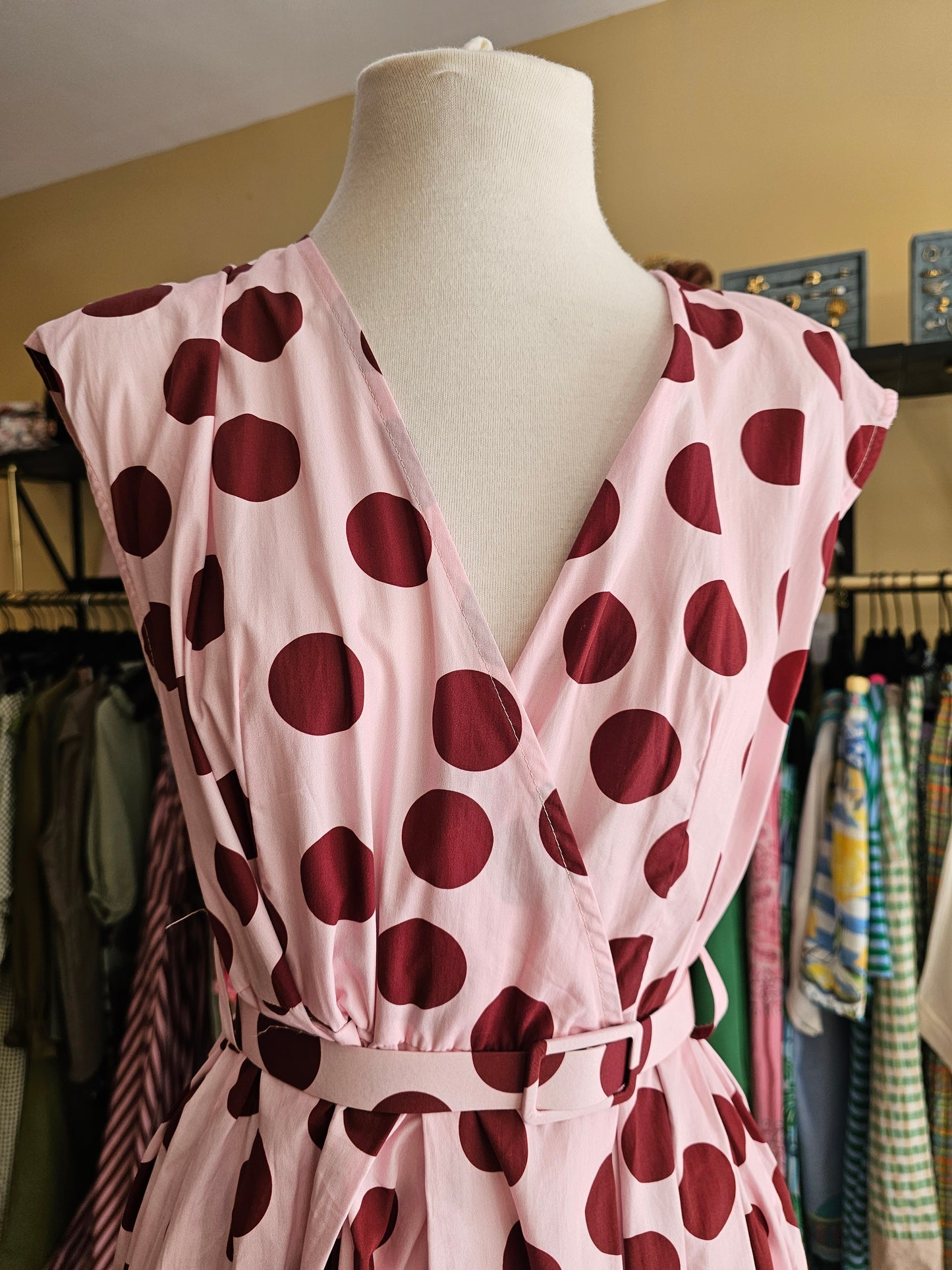 Robe bordeaux et rose à pois