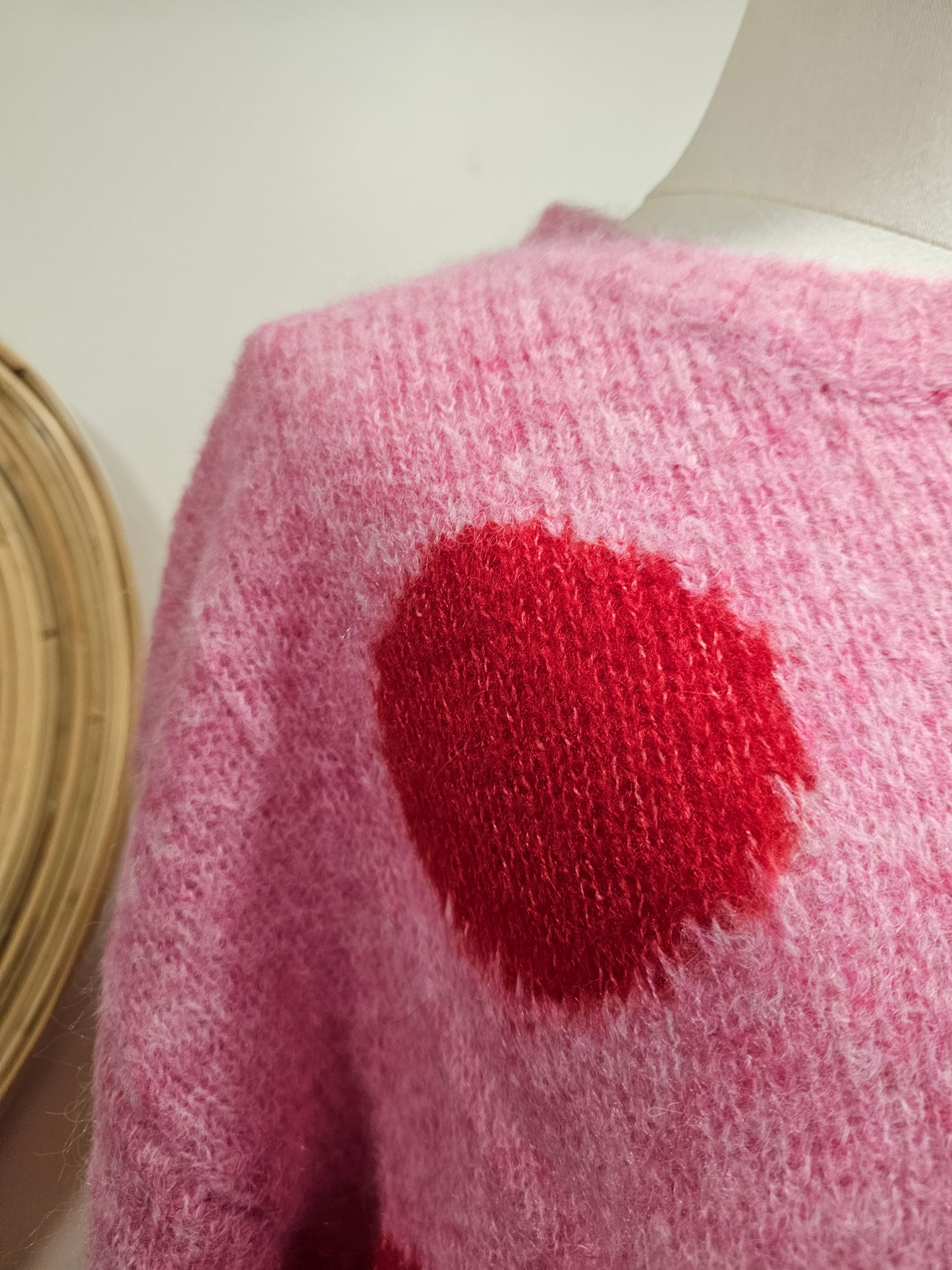 Pull à pois rose et rouge