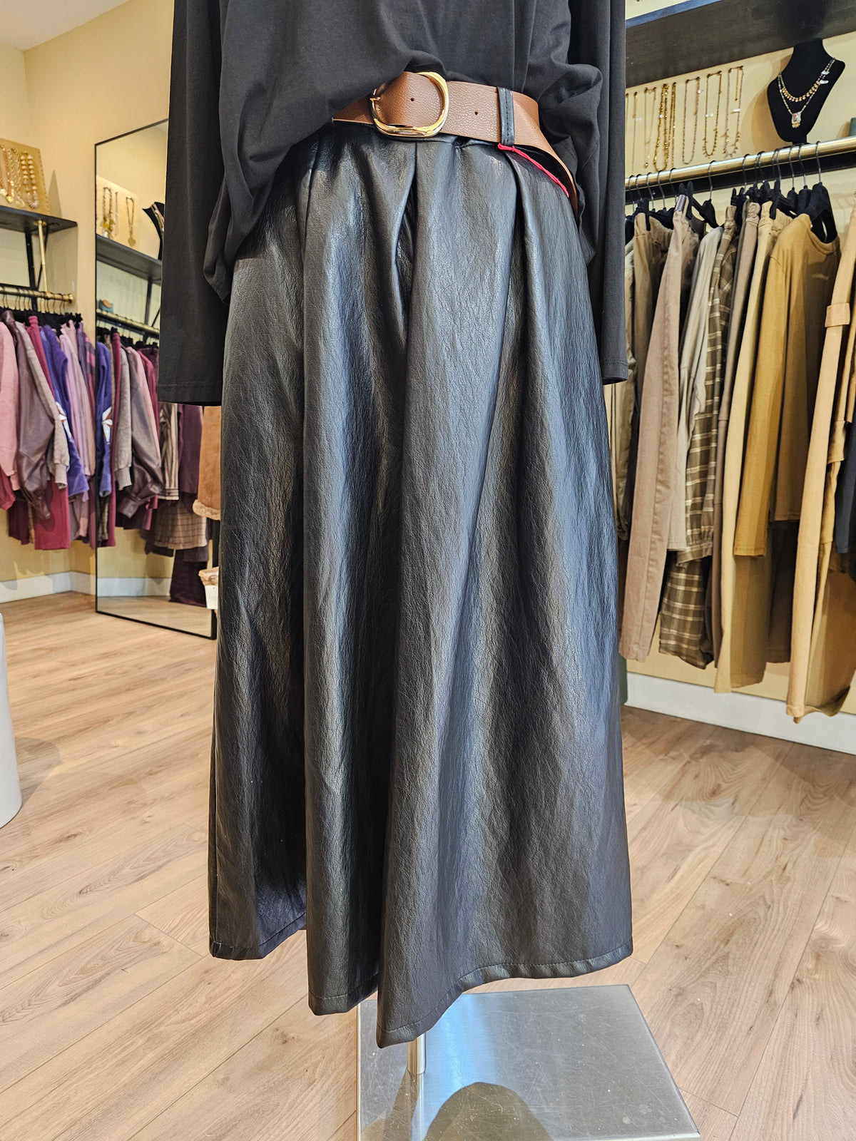 Pantalon jupe culotte simili.noire Johanna Paris