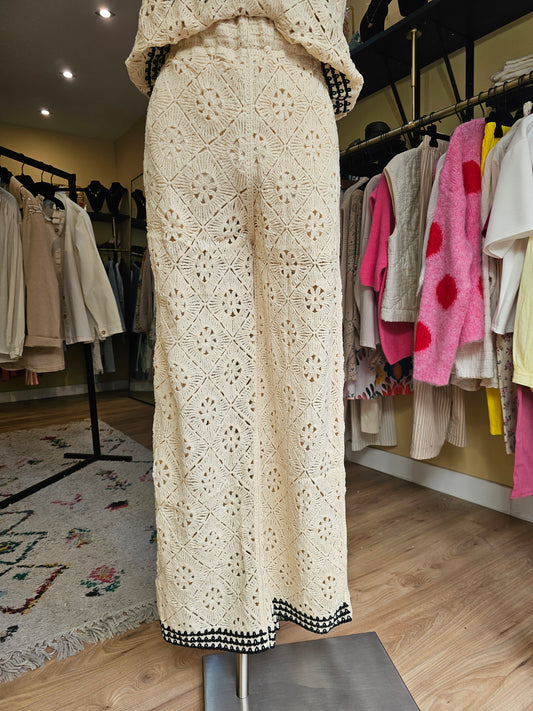 Pantalon macramé ecru et noir