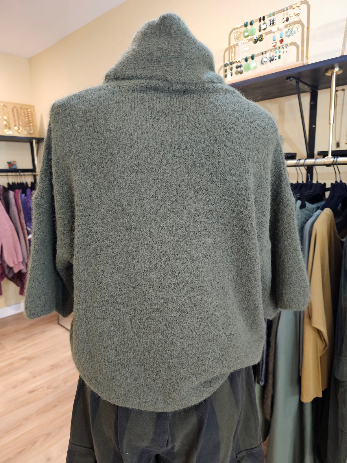 Pull kaki manches courtes echarpe amovible