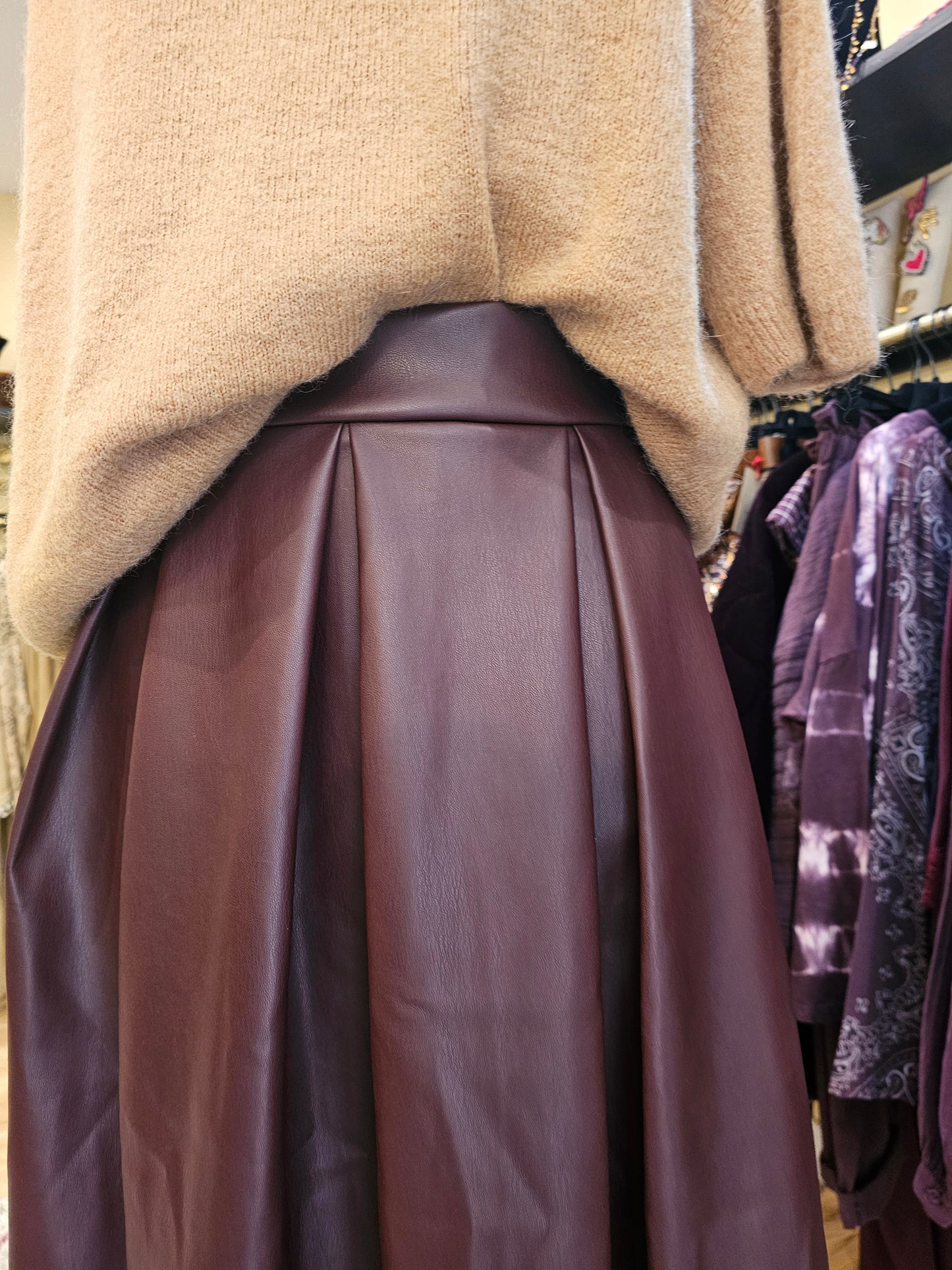 Jupe midi en simili bordeaux Johanna Paris