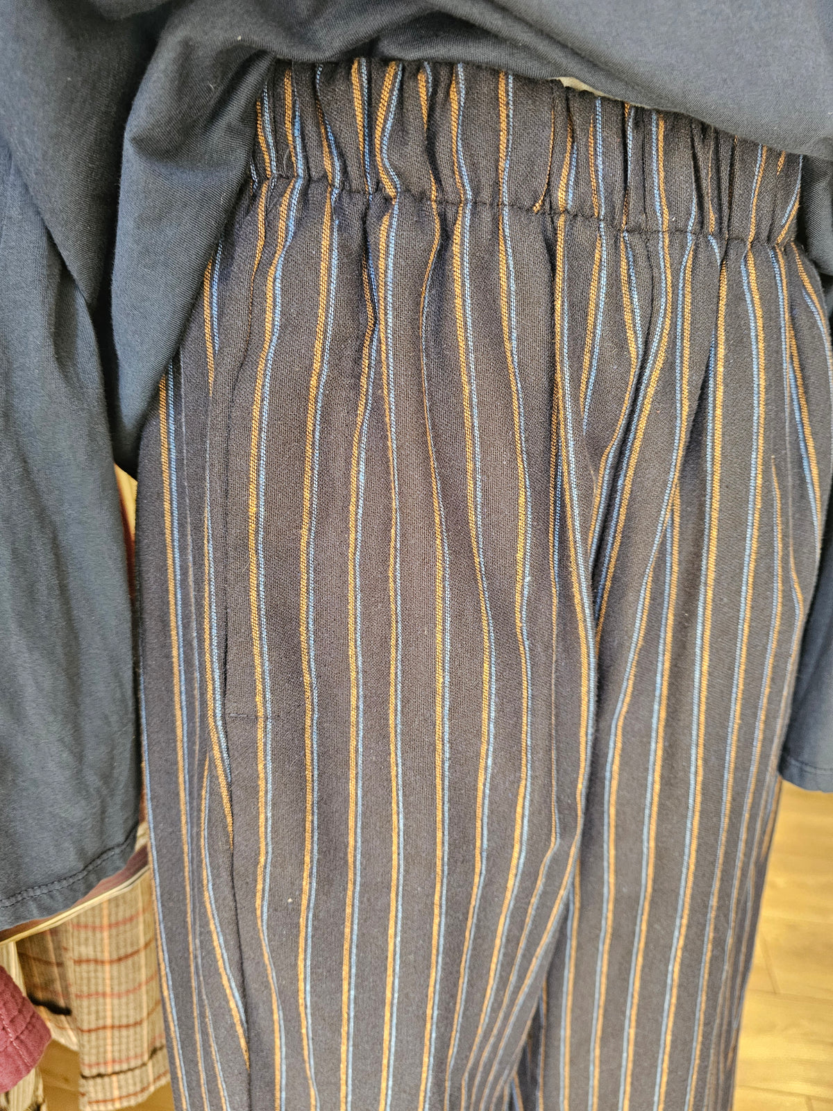 Pantalon magique marine rayé Johanna Paris