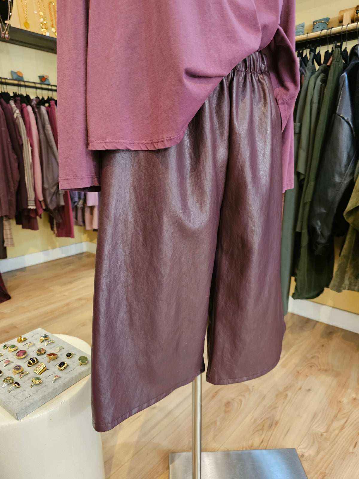 Bermuda long en simili prune Johanna Paris