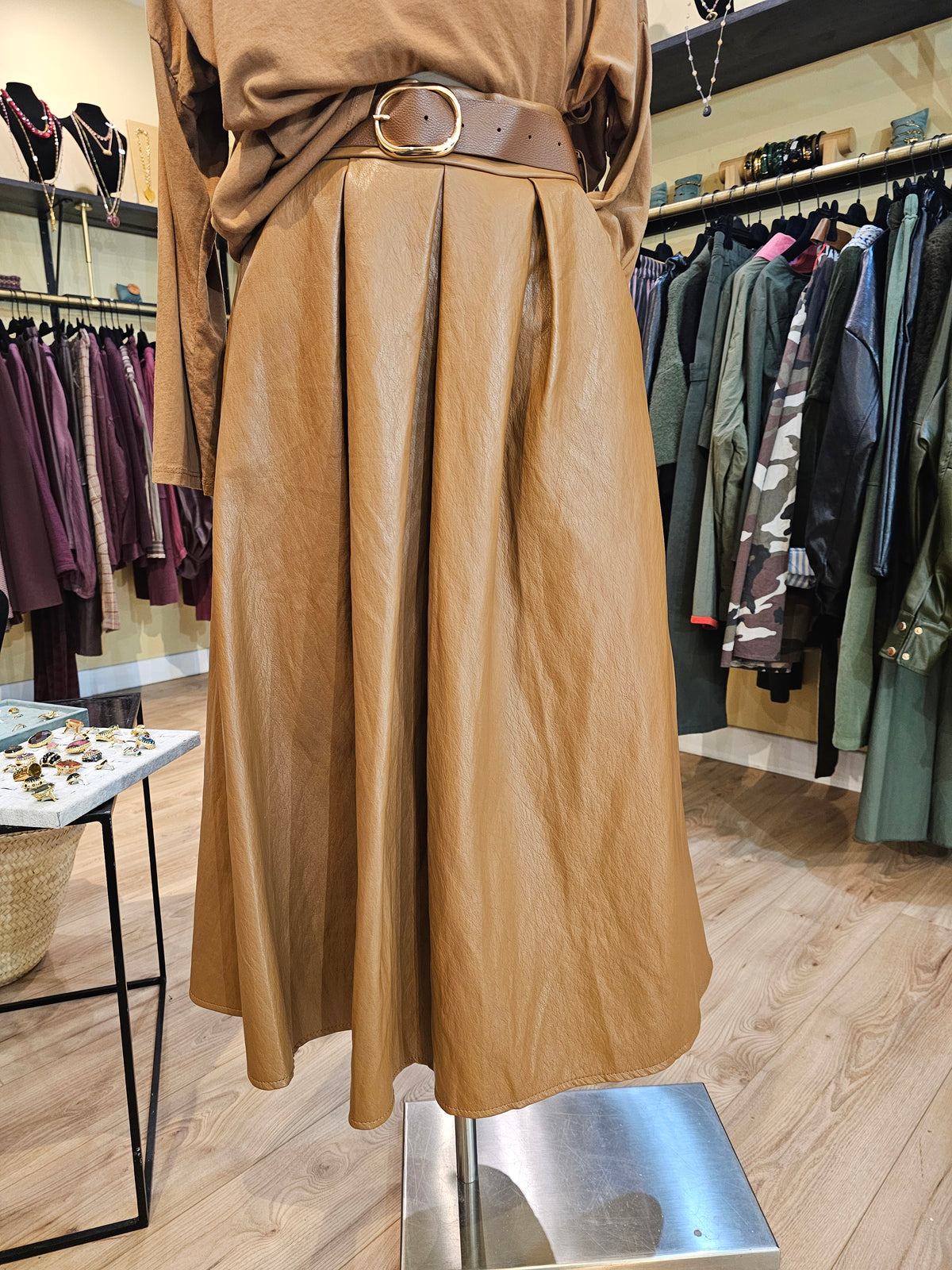 Jupe en simili cuir camel Johanna Paris