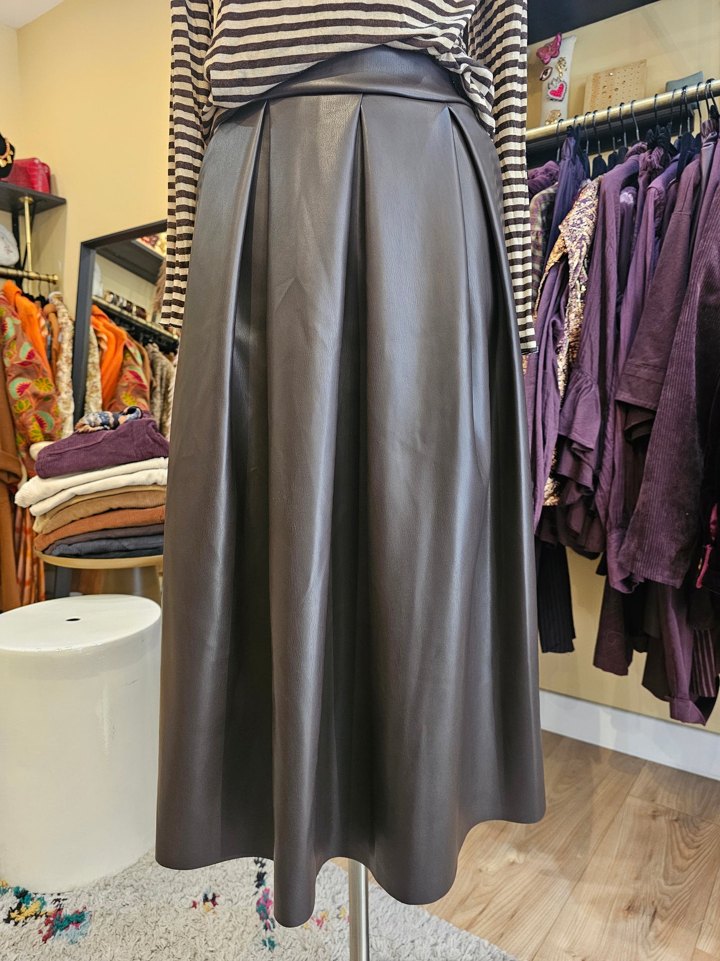 Jupe simili cuir chocolat Johanna Paris