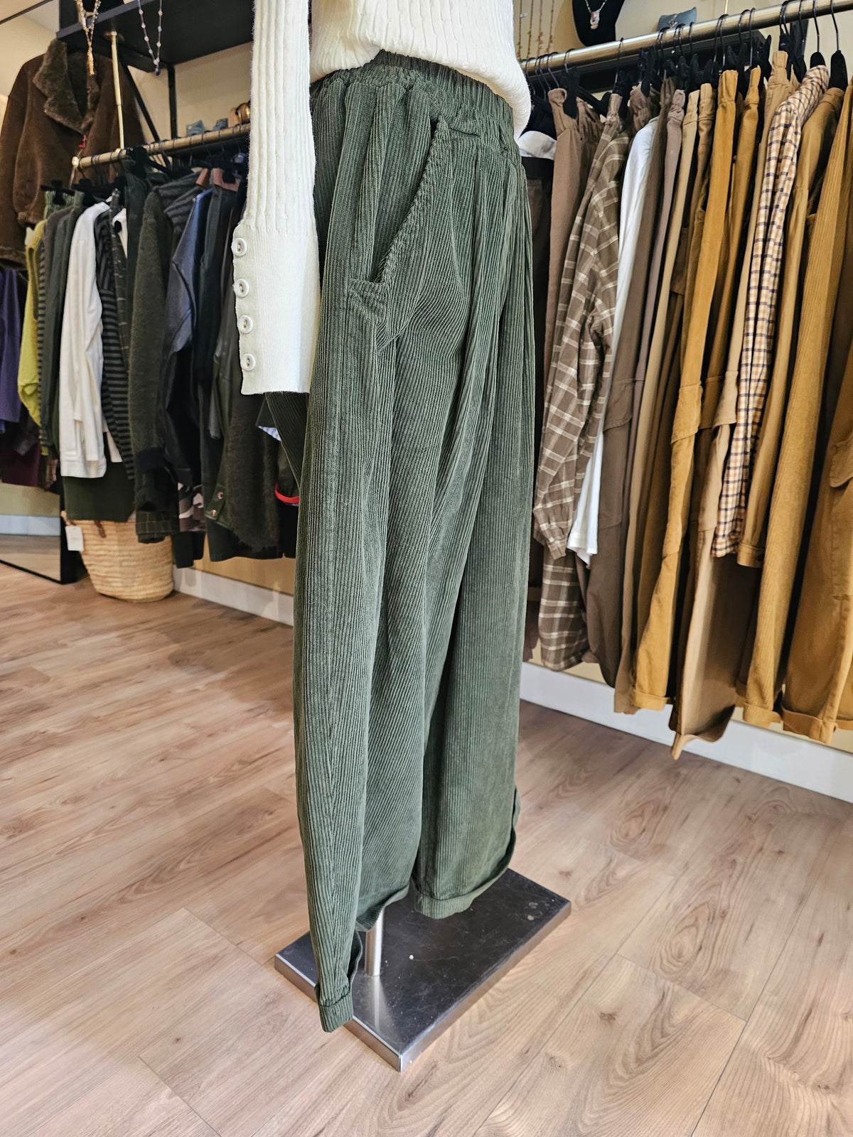Pantalon magique 2 en velours cotelé kaki Johanna Paris