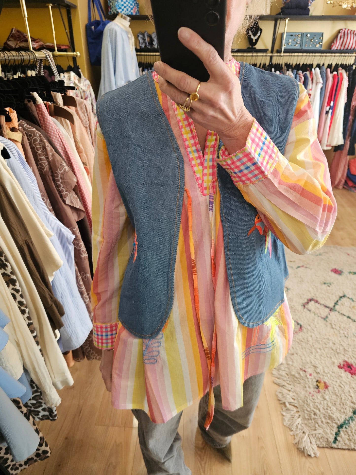 Gilet en jean brodé