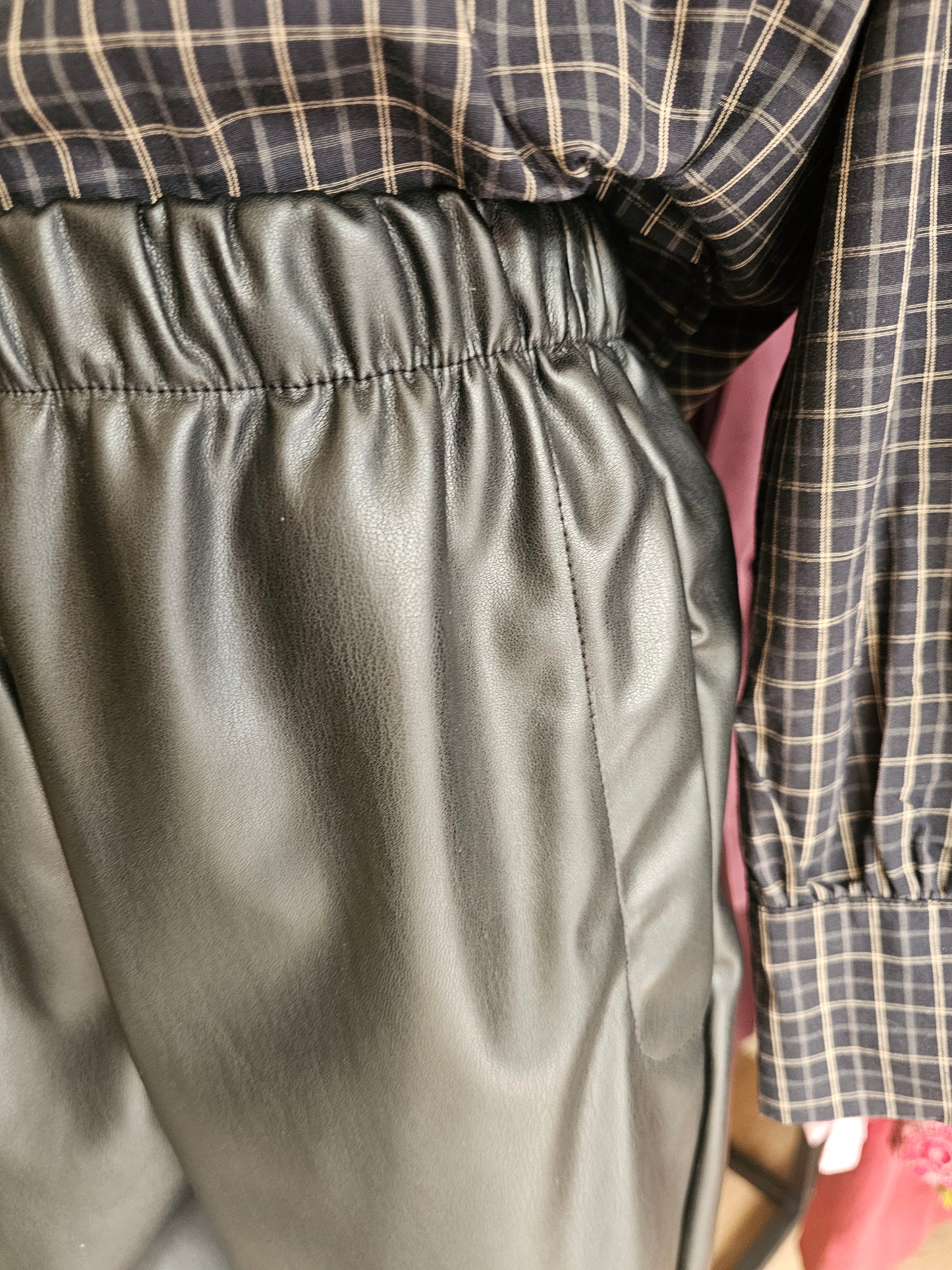 Pantalon magique simili cuir