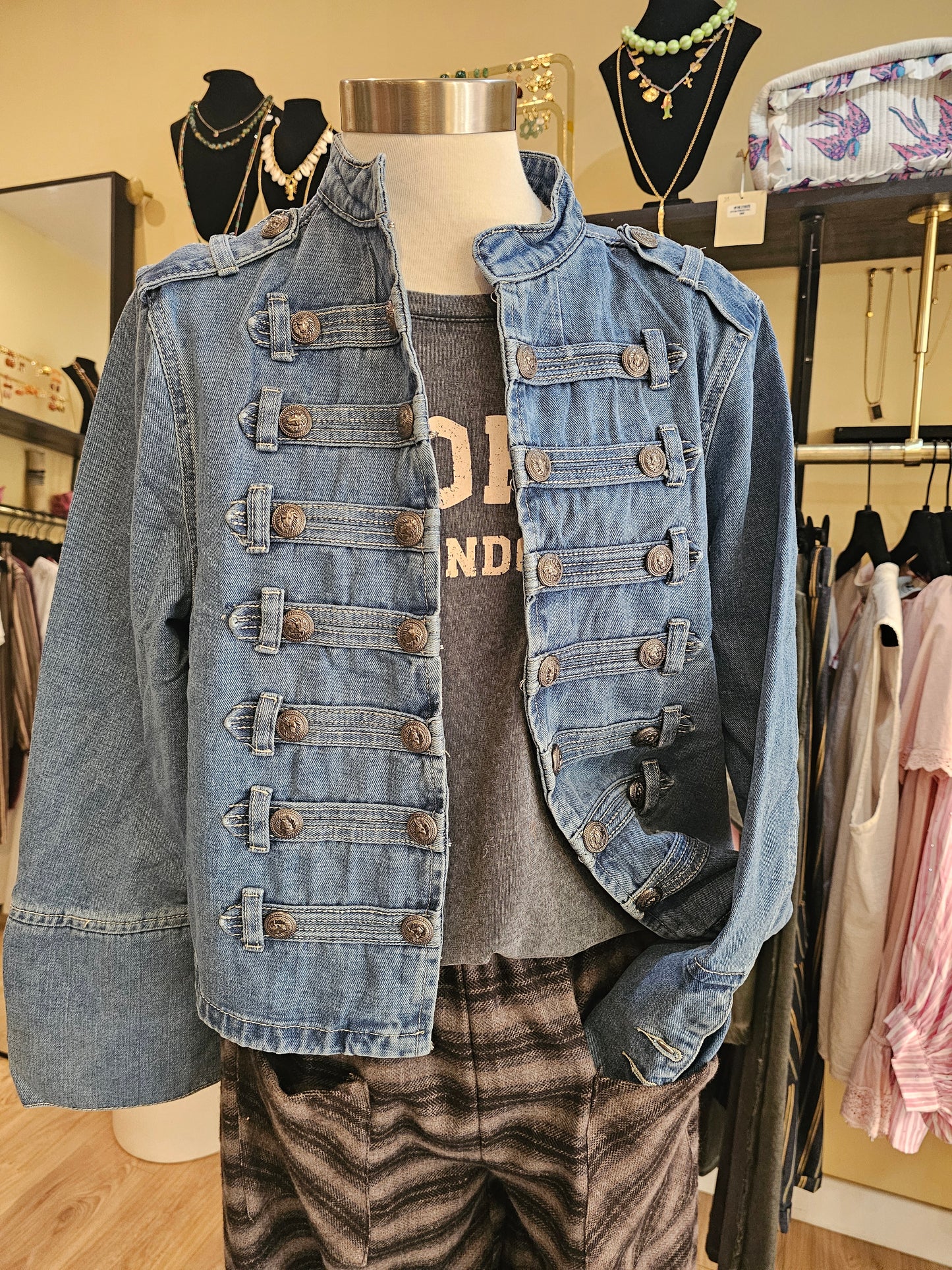Veste jean et brandebourgs