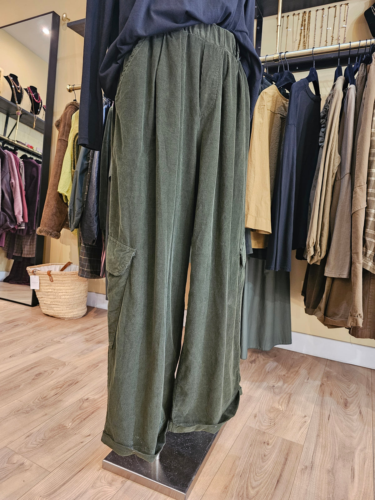 Pantalon magique 2 kaki velours milleraies Johanna Paris