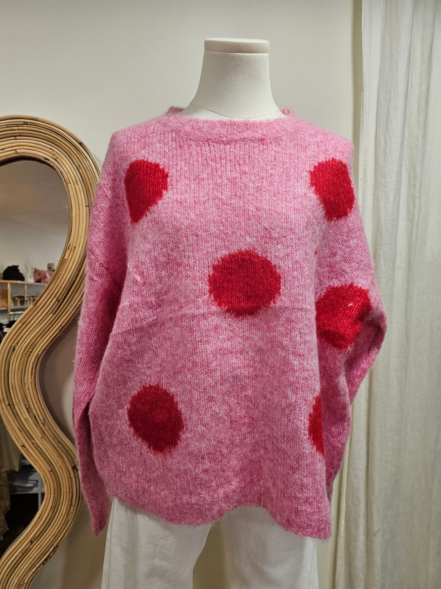 Pull à pois rose et rouge